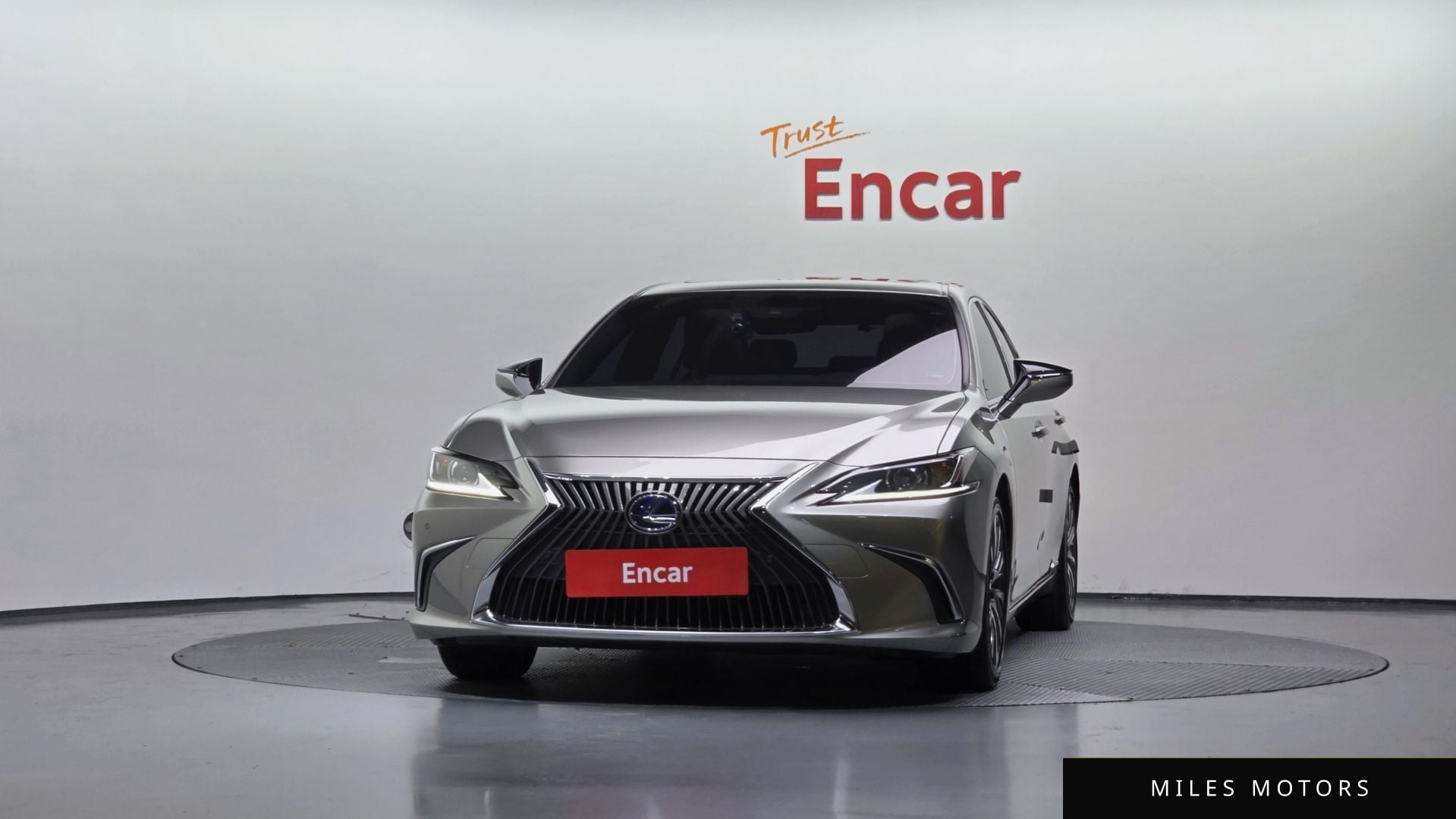 Лексус ES300h 2019 — миниатюра 3