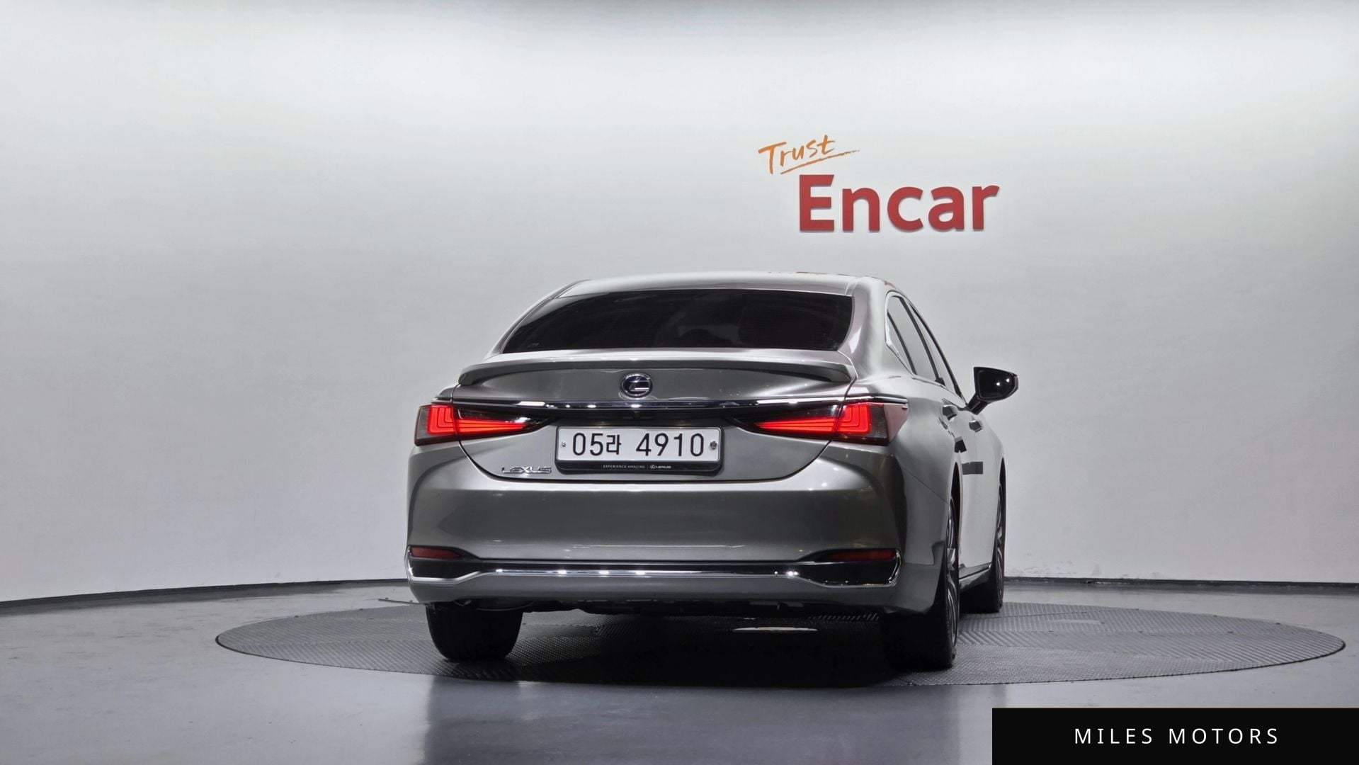 Лексус ES300h 2019 — миниатюра 4