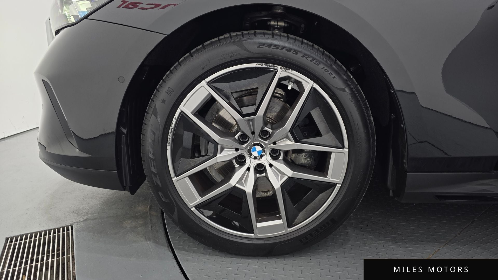 BMW 5 Series (G60) 2024 — миниатюра 5
