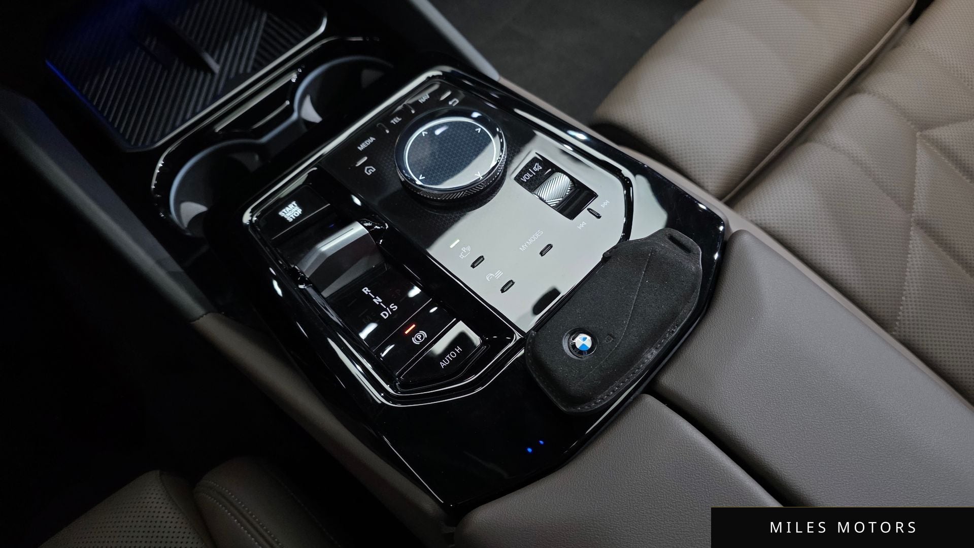 BMW 5 Series (G60) 2024 — миниатюра 9