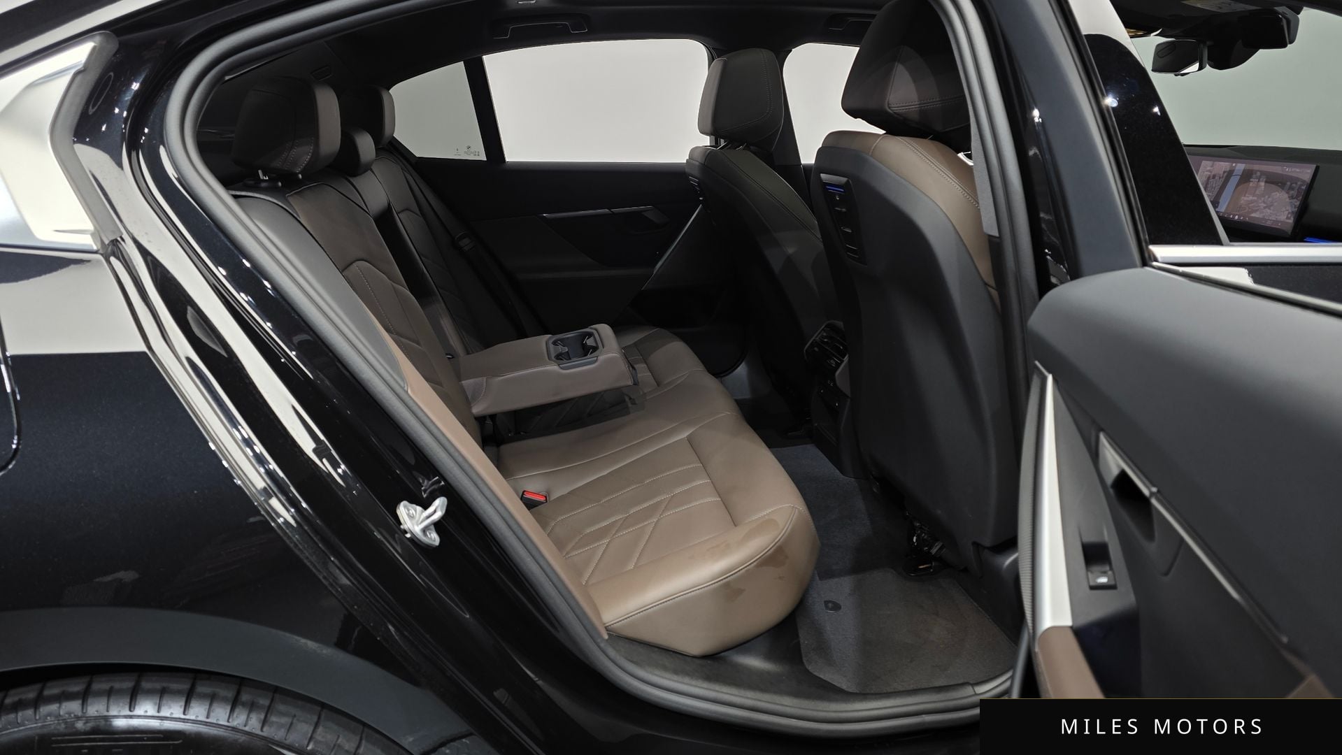 BMW 5 Series (G60) 2024 — миниатюра 12