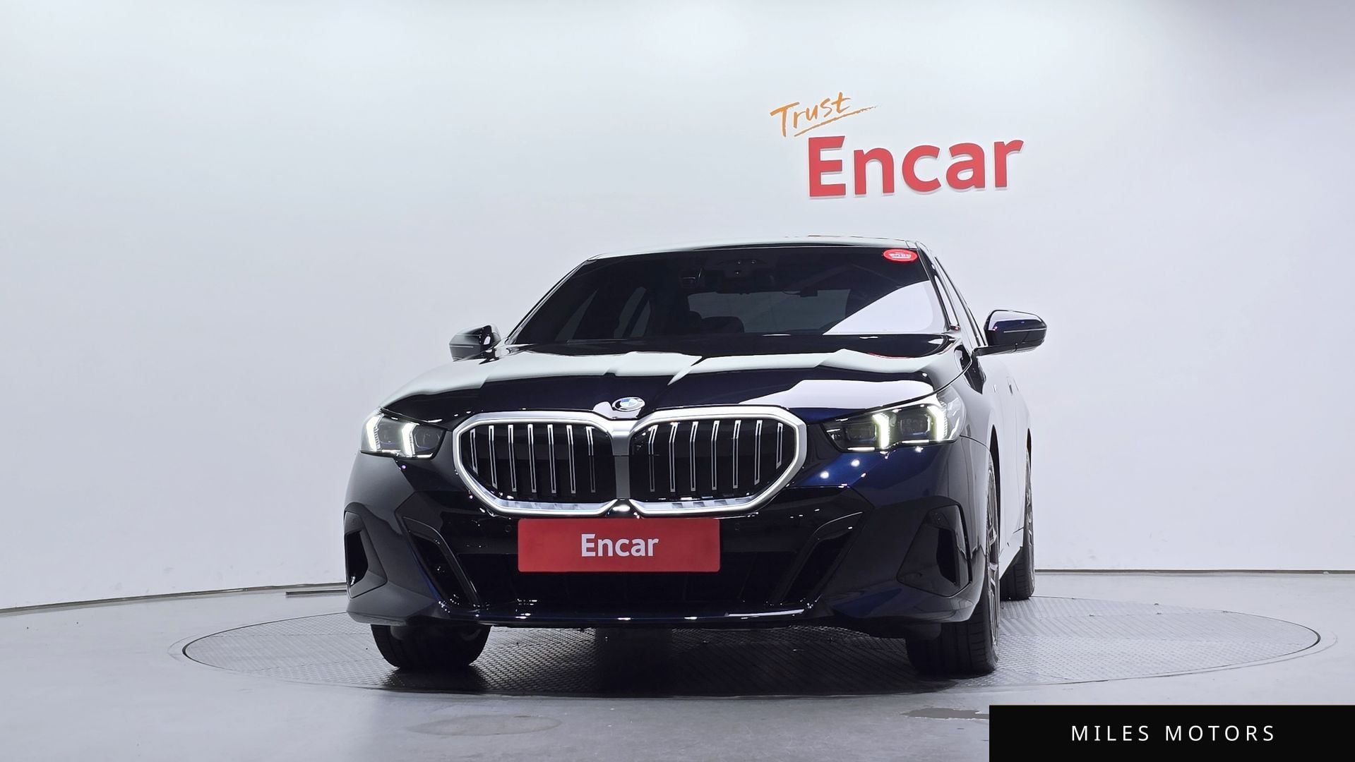 BMW 5 Series (G60) 2025 — миниатюра 3