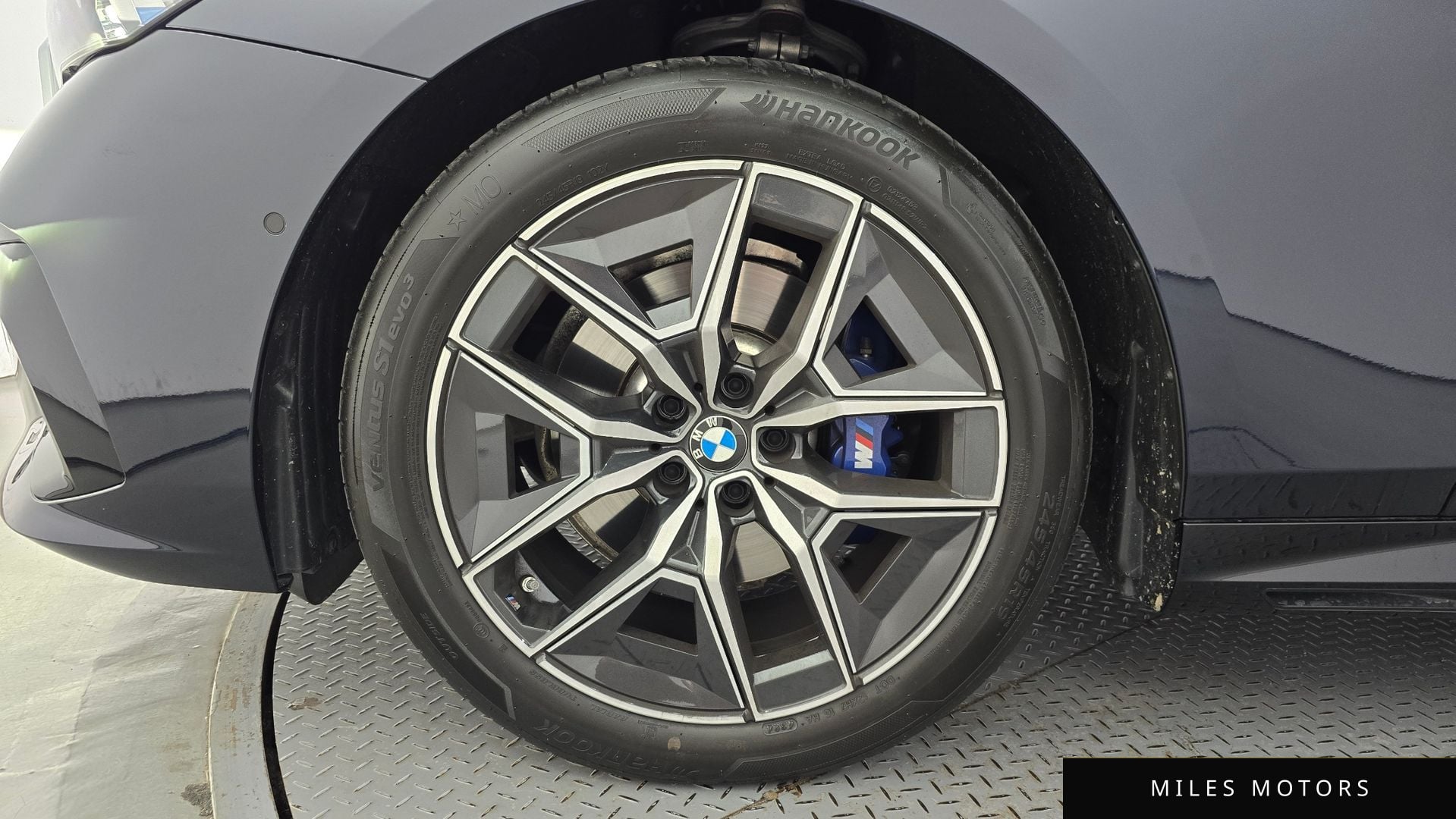 BMW 5 Series (G60) 2025 — миниатюра 5