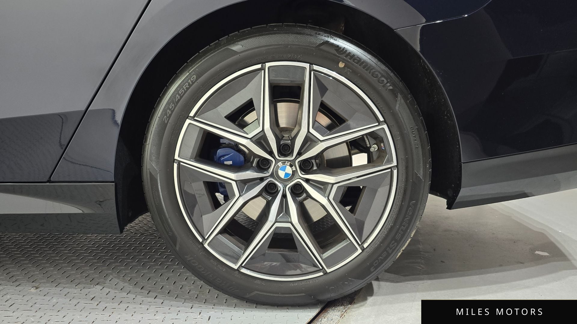 BMW 5 Series (G60) 2025 — миниатюра 7