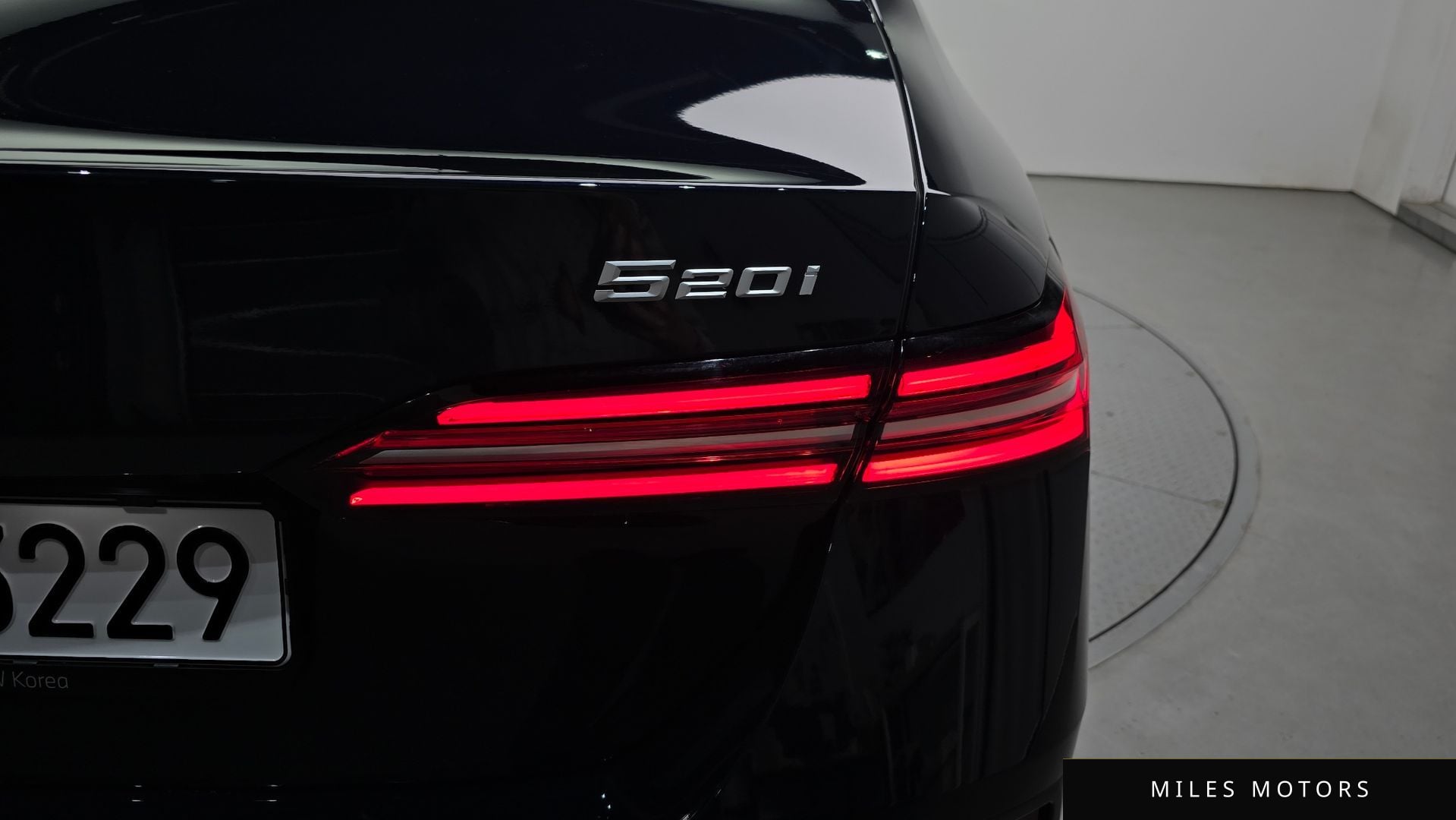 BMW 5 Series (G60) 2025 — миниатюра 9