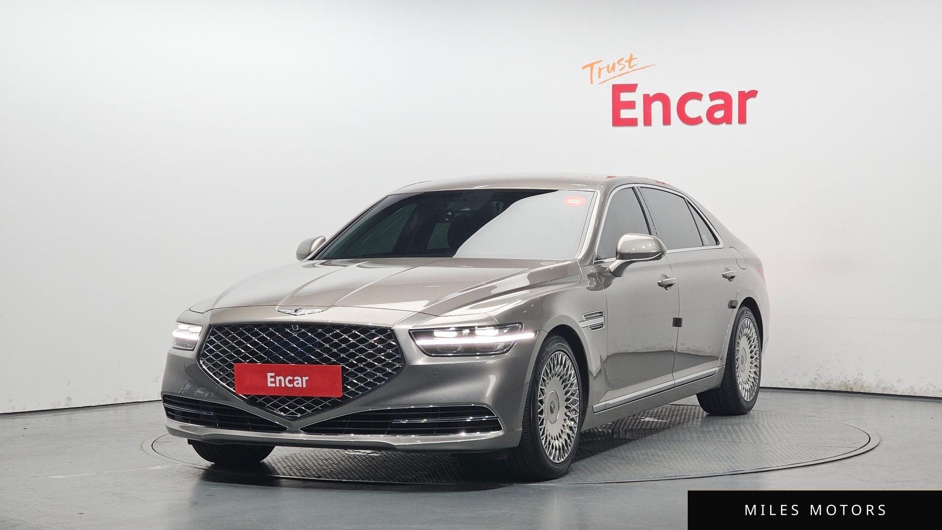 Genesis G90 2019 — фото 1 из 12