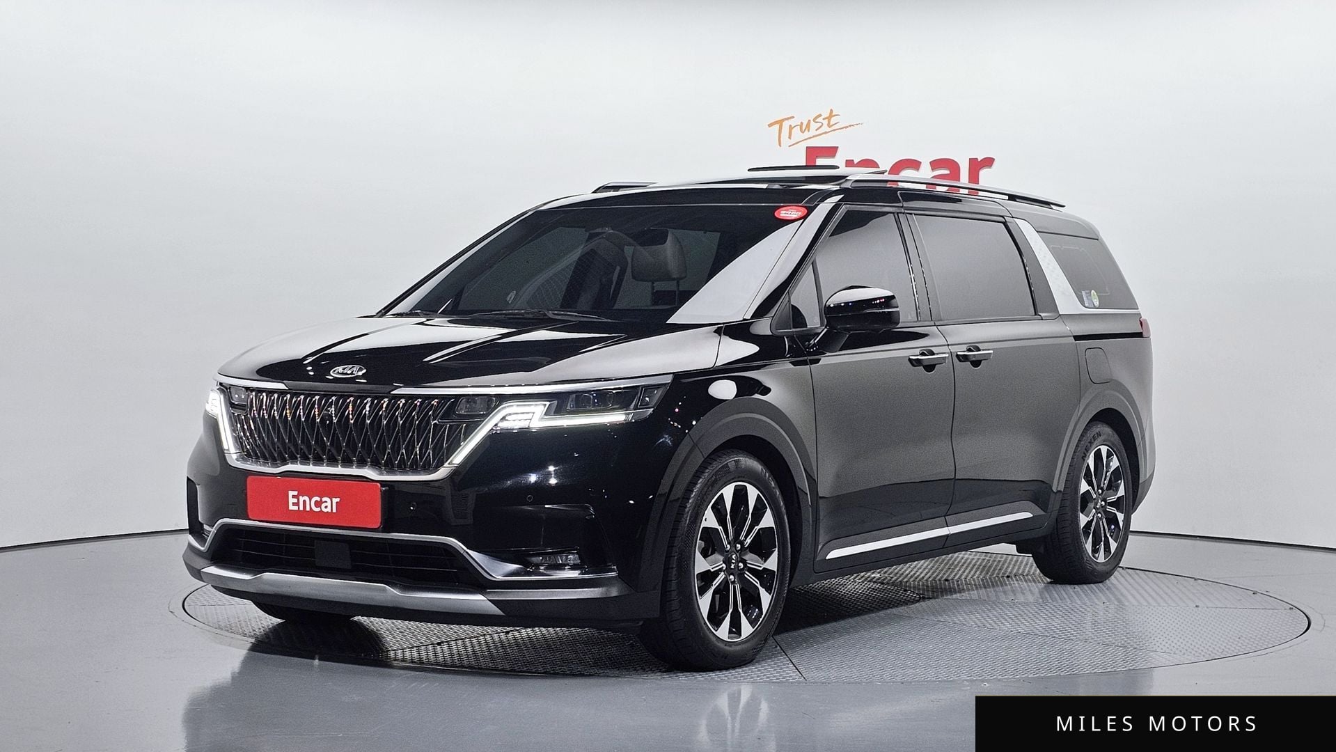 Kia Carnival 2021 — фото 1 из 12