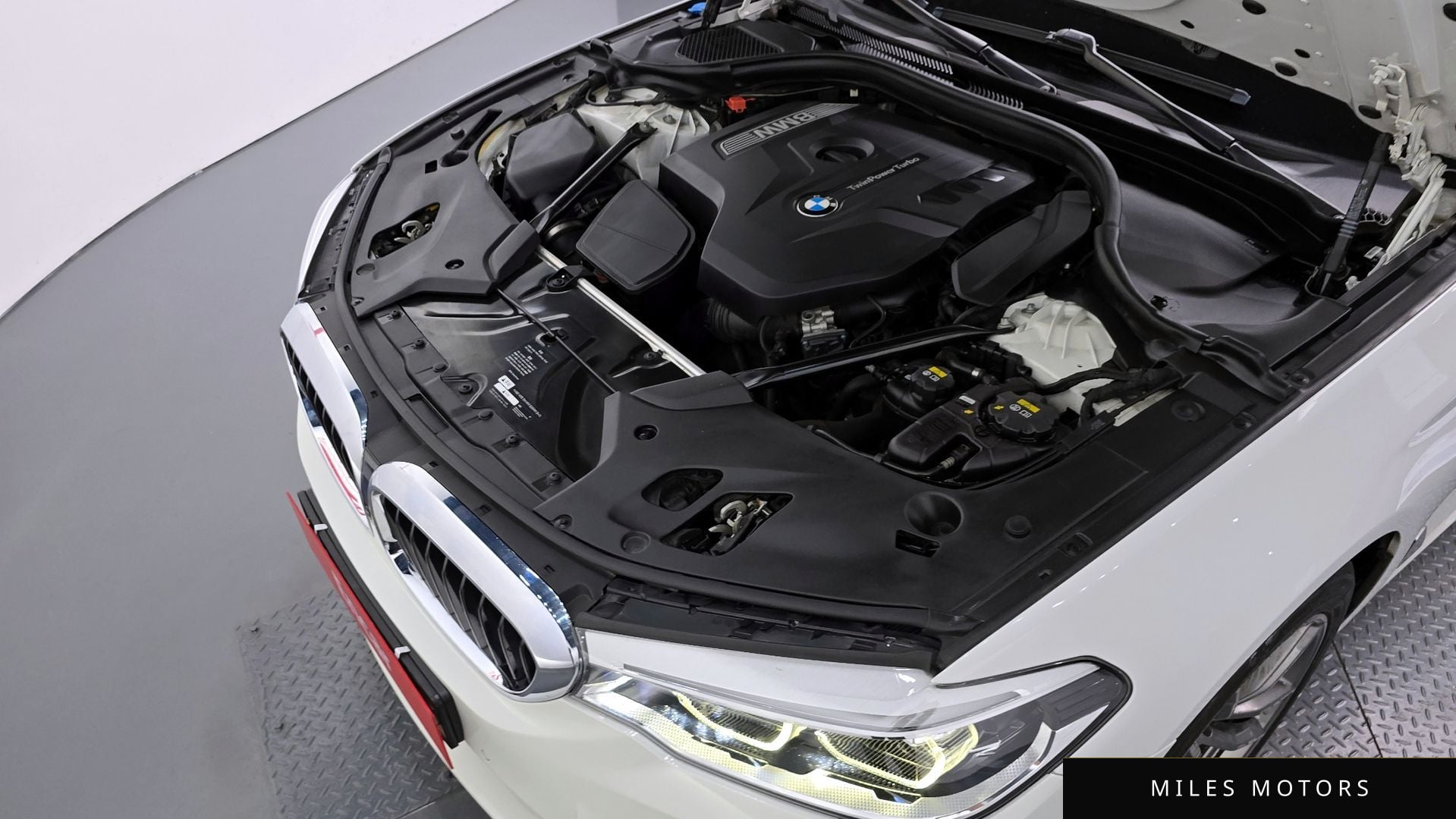 BMW 5 Series (G30) 2017 — миниатюра 5