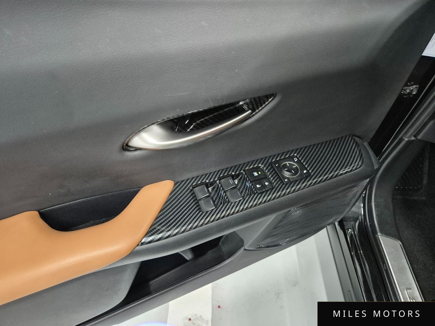 Лексус UX300e 2022 — миниатюра 12