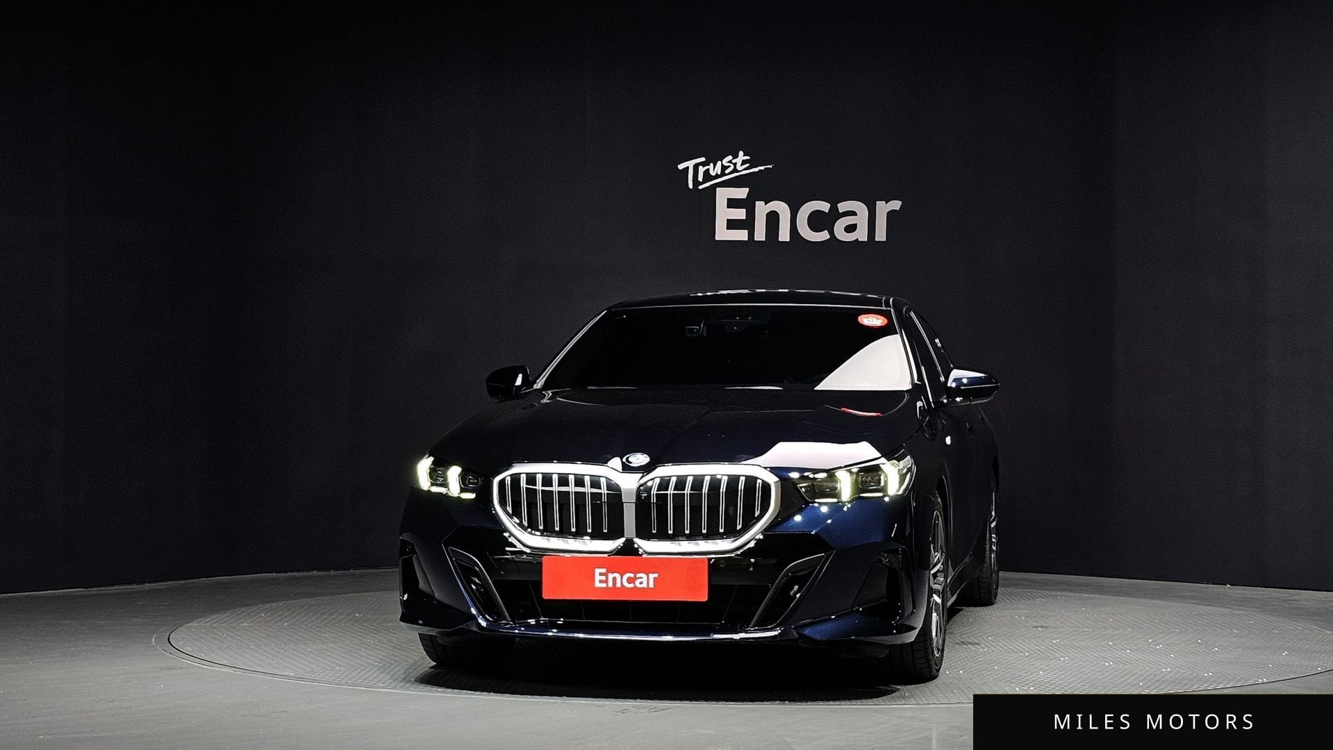 BMW 5 Series (G60) 2024 — миниатюра 3