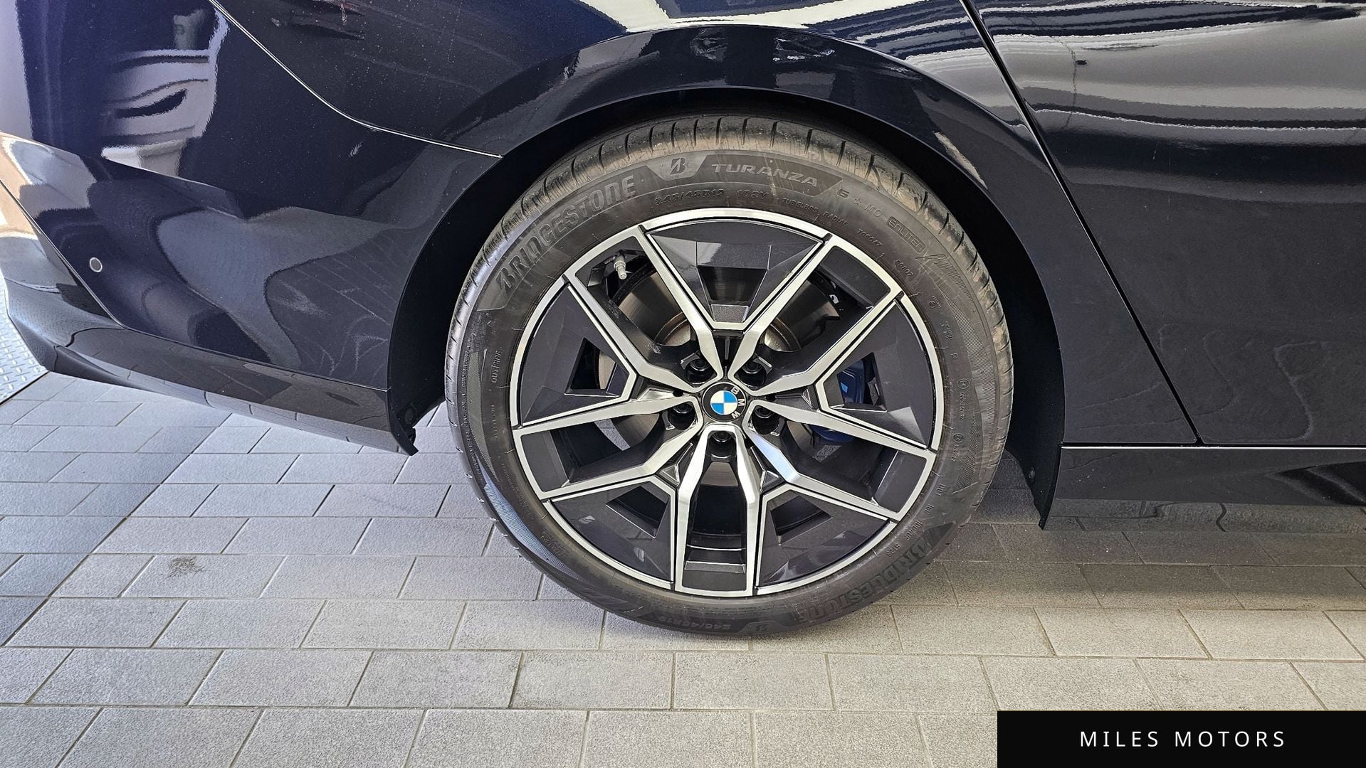 BMW 5 Series (G60) 2024 — миниатюра 5