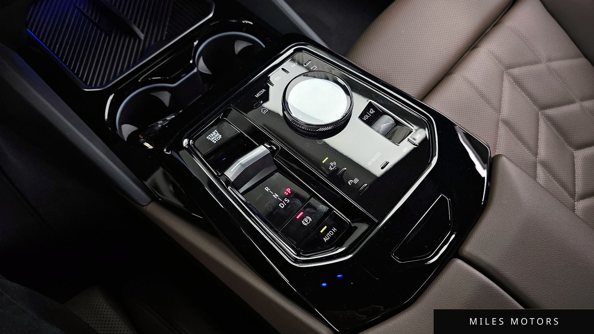 BMW 5 Series (G60) 2024 — миниатюра 9