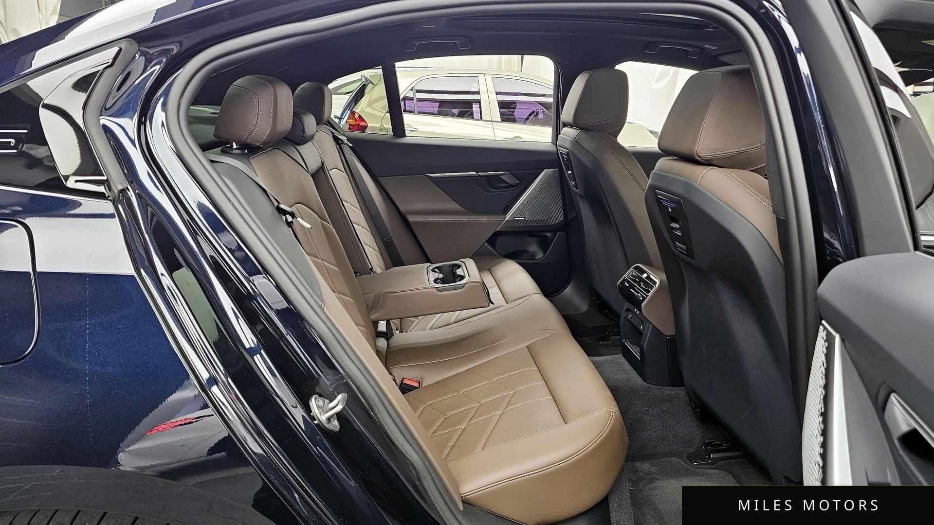 BMW 5 Series (G60) 2024 — миниатюра 12