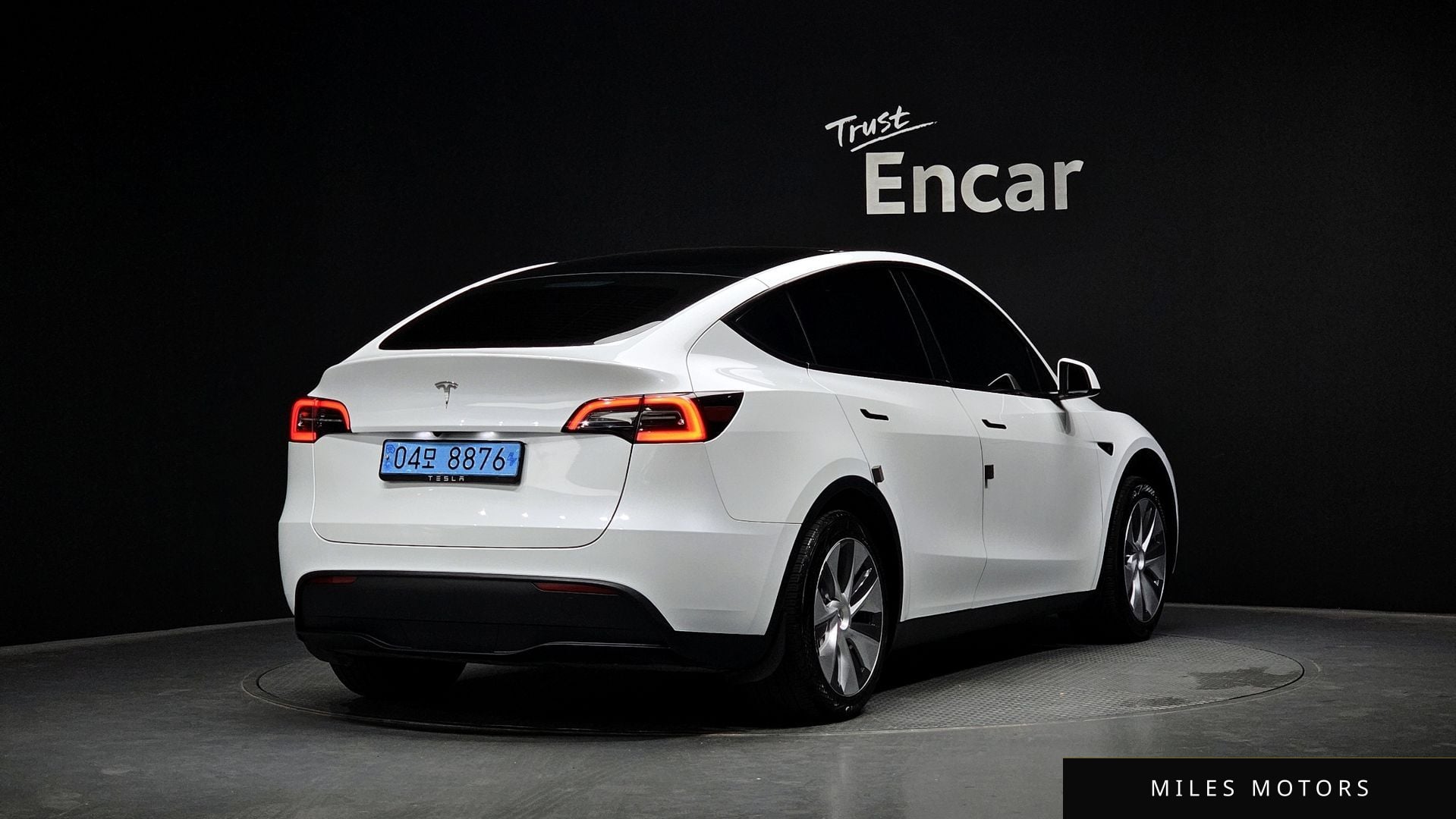 Tesla Model Y 2024 — миниатюра 2