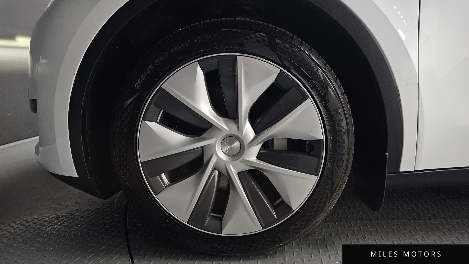 Tesla Model Y 2024 — миниатюра 5