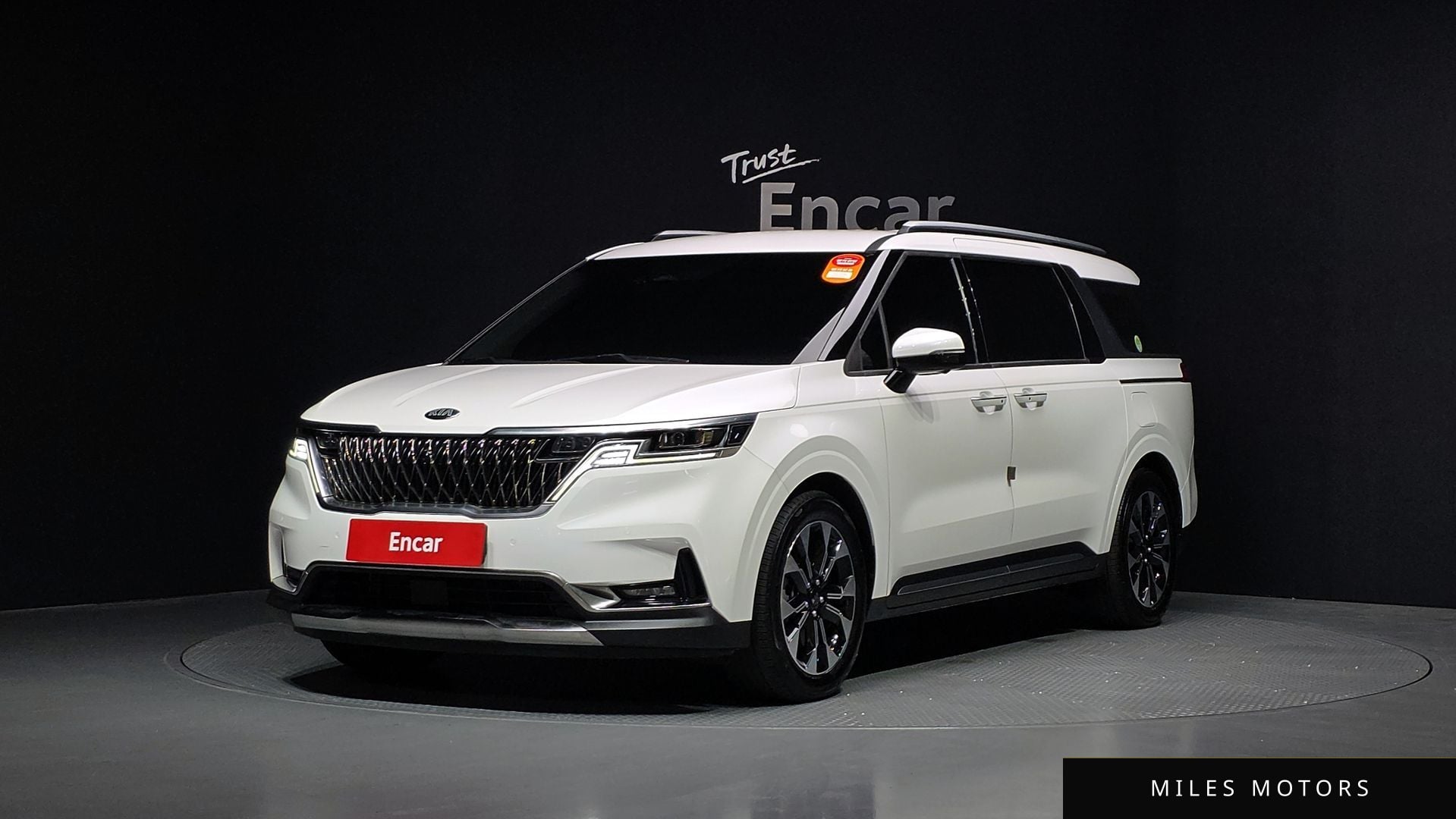 Kia Carnival 2021 — фото 1 из 12