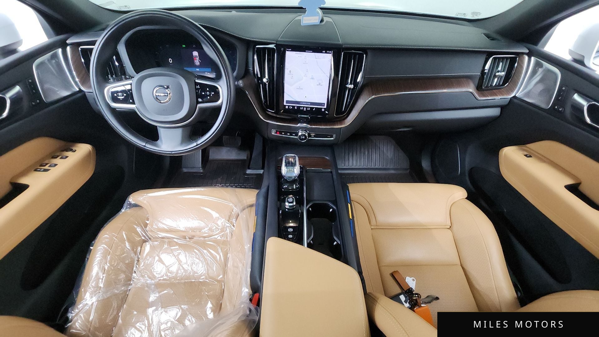 Volvo XC60 2022 — миниатюра 10