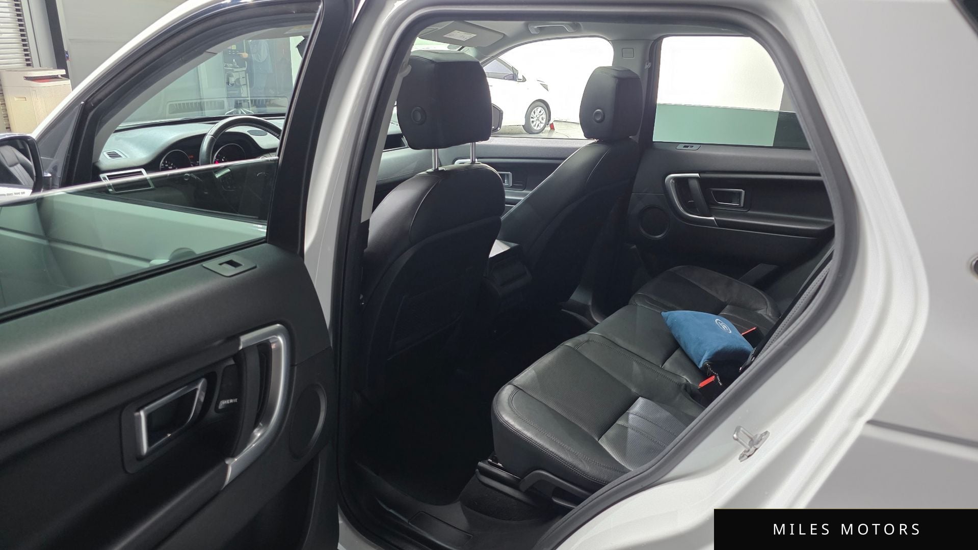 Land Rover Discovery Sport 2017 — миниатюра 11
