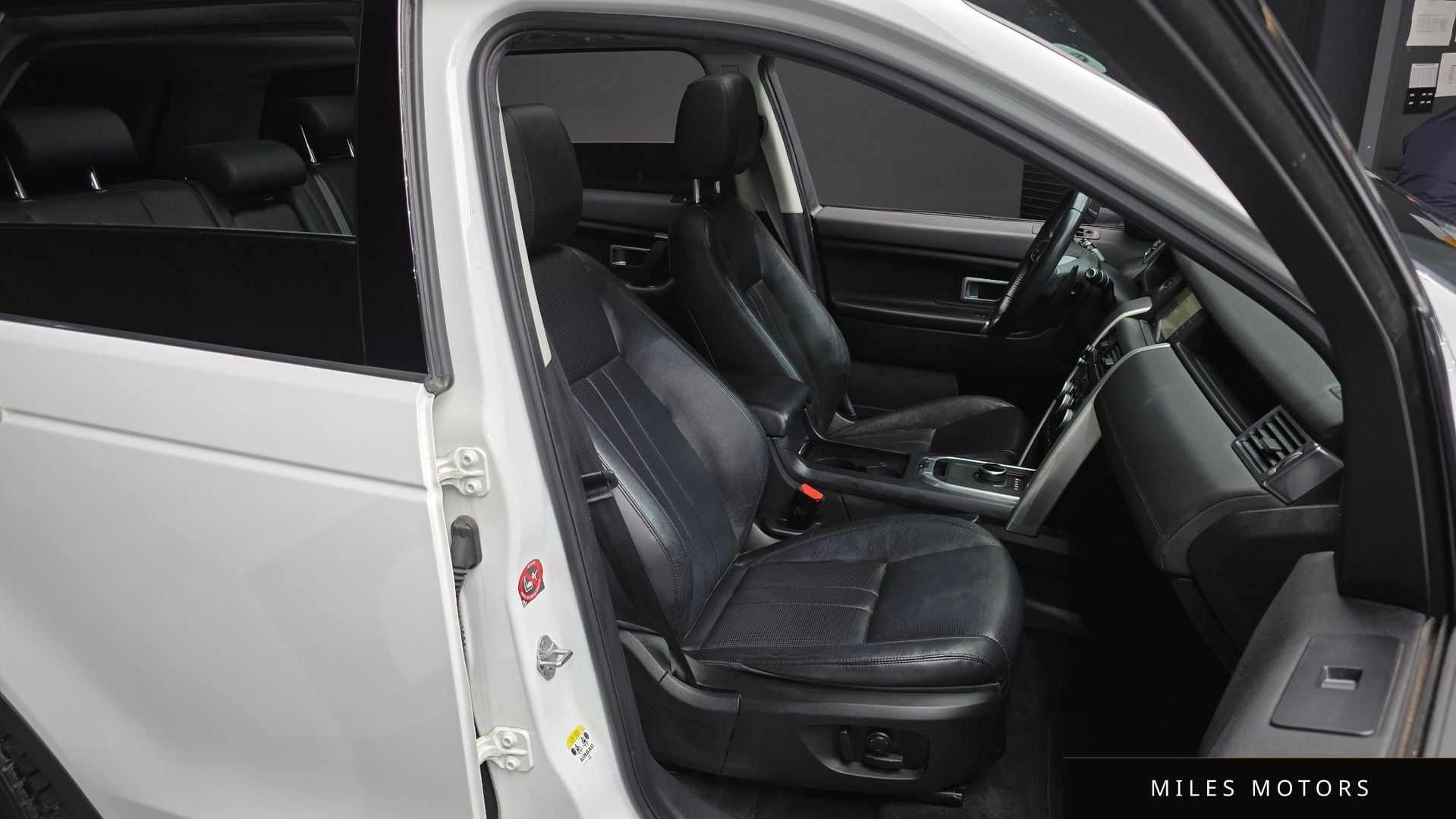 Land Rover Discovery Sport 2017 — миниатюра 12