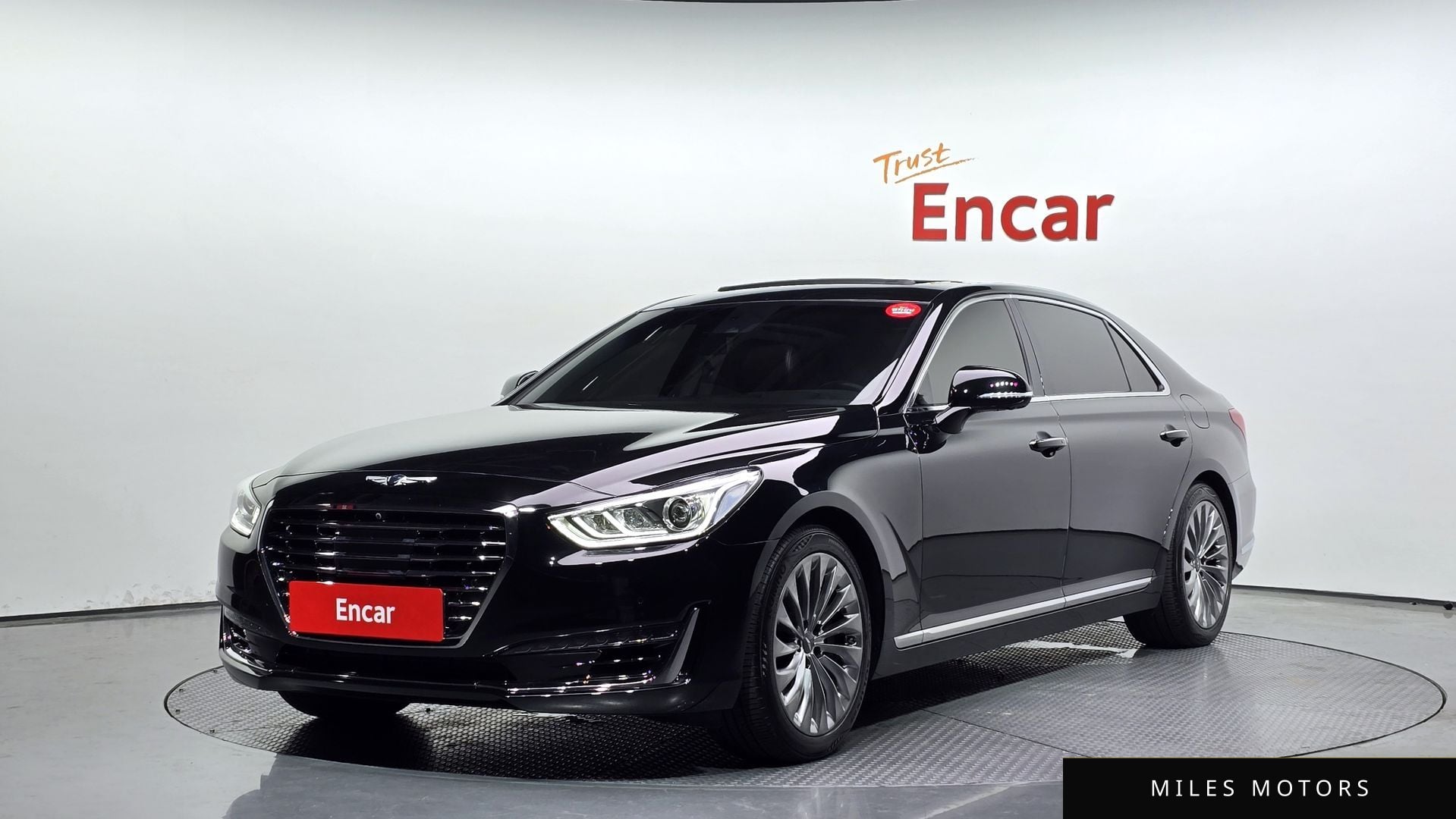 Genesis EQ900 2016 — фото 1 из 12