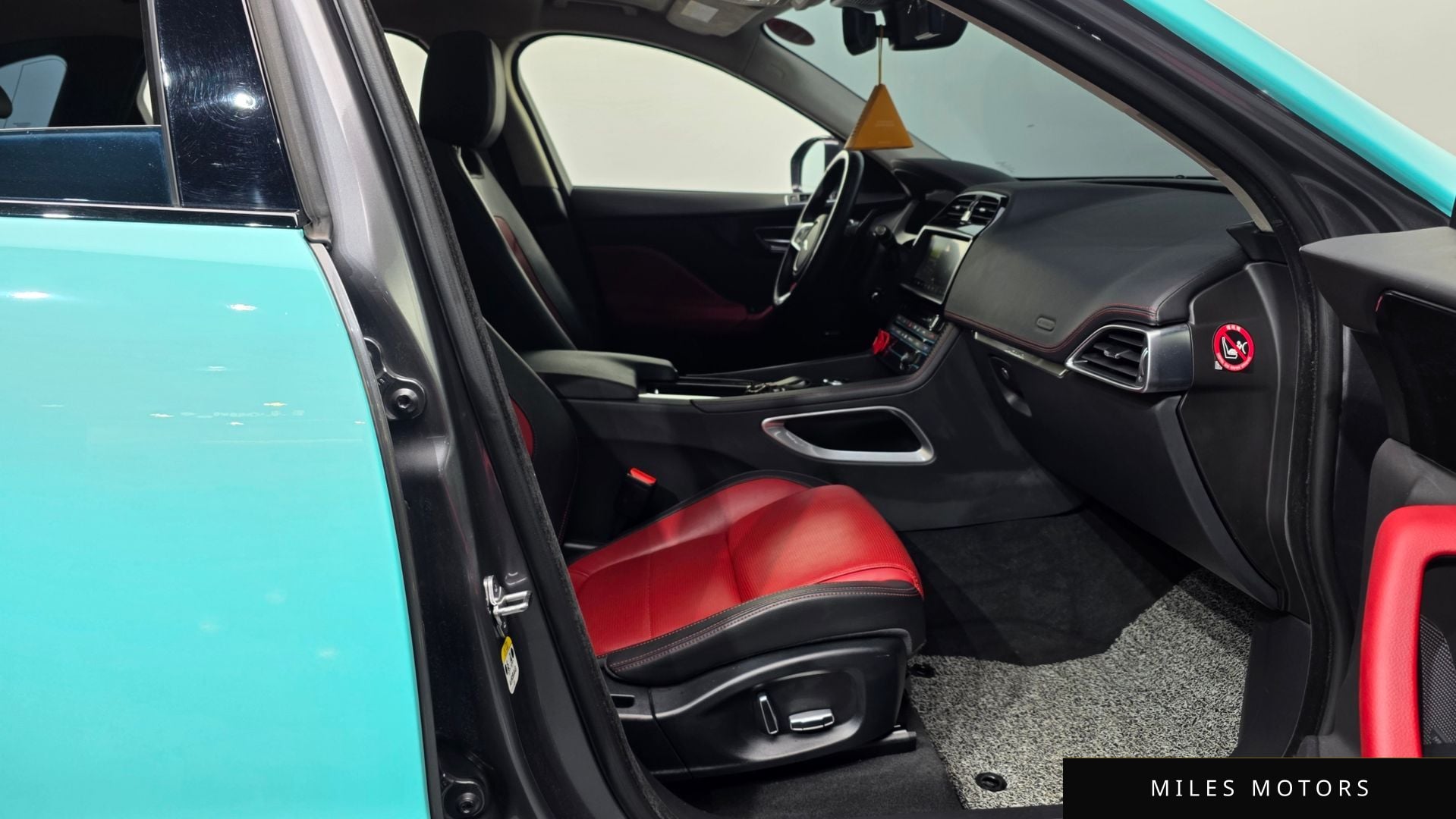 Jaguar F-PACE 2019 — миниатюра 11