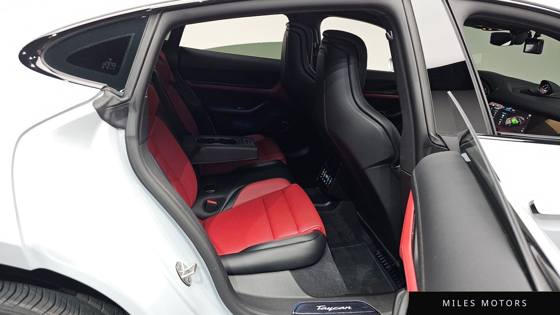 Porsche Taycan 2026 — миниатюра 11