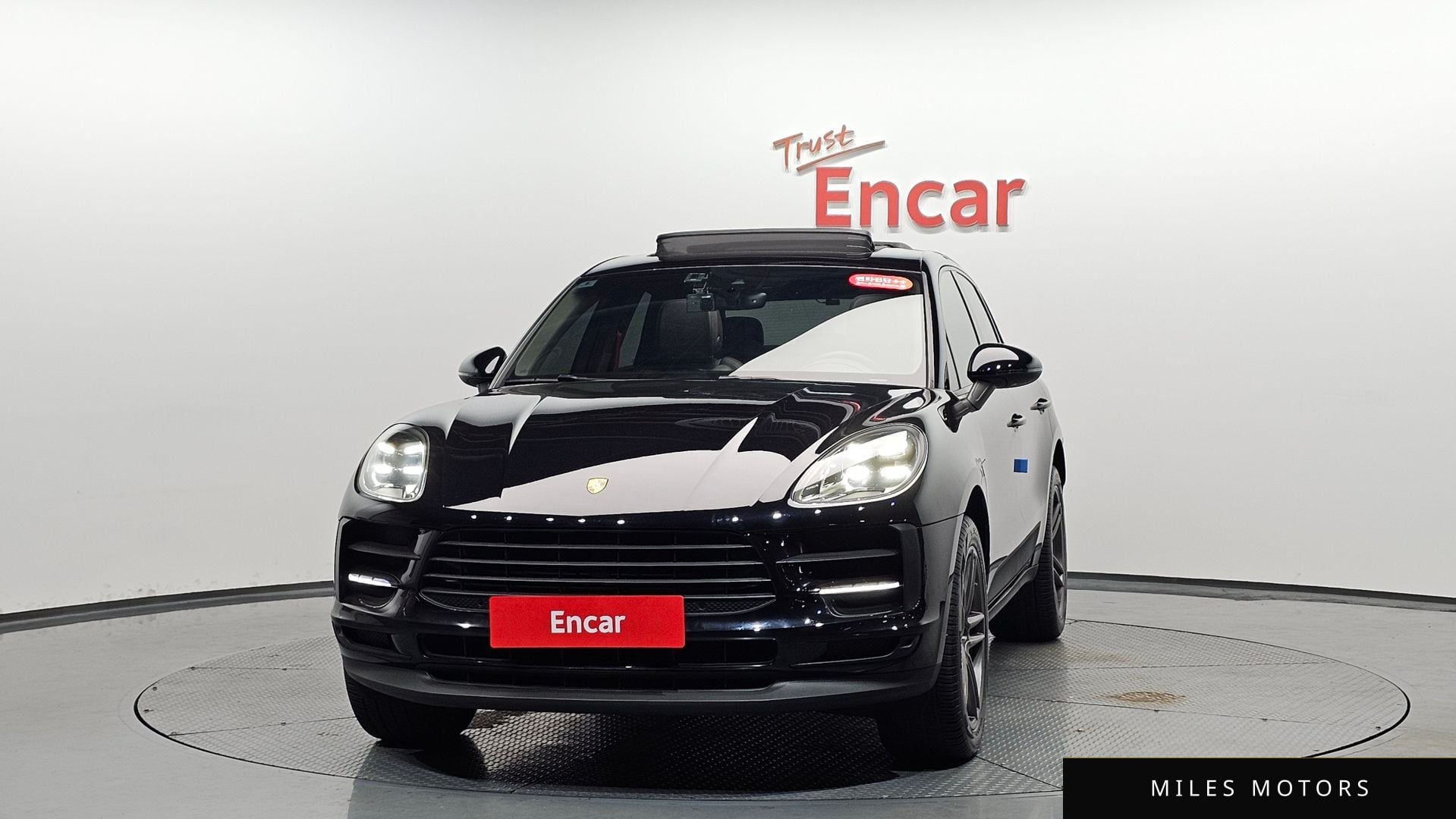 Porsche Macan 2019 — миниатюра 2
