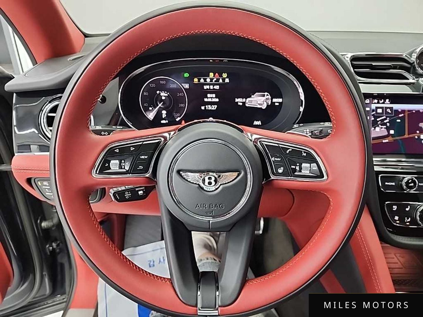 Bentley Bentayga 2022 — миниатюра 10