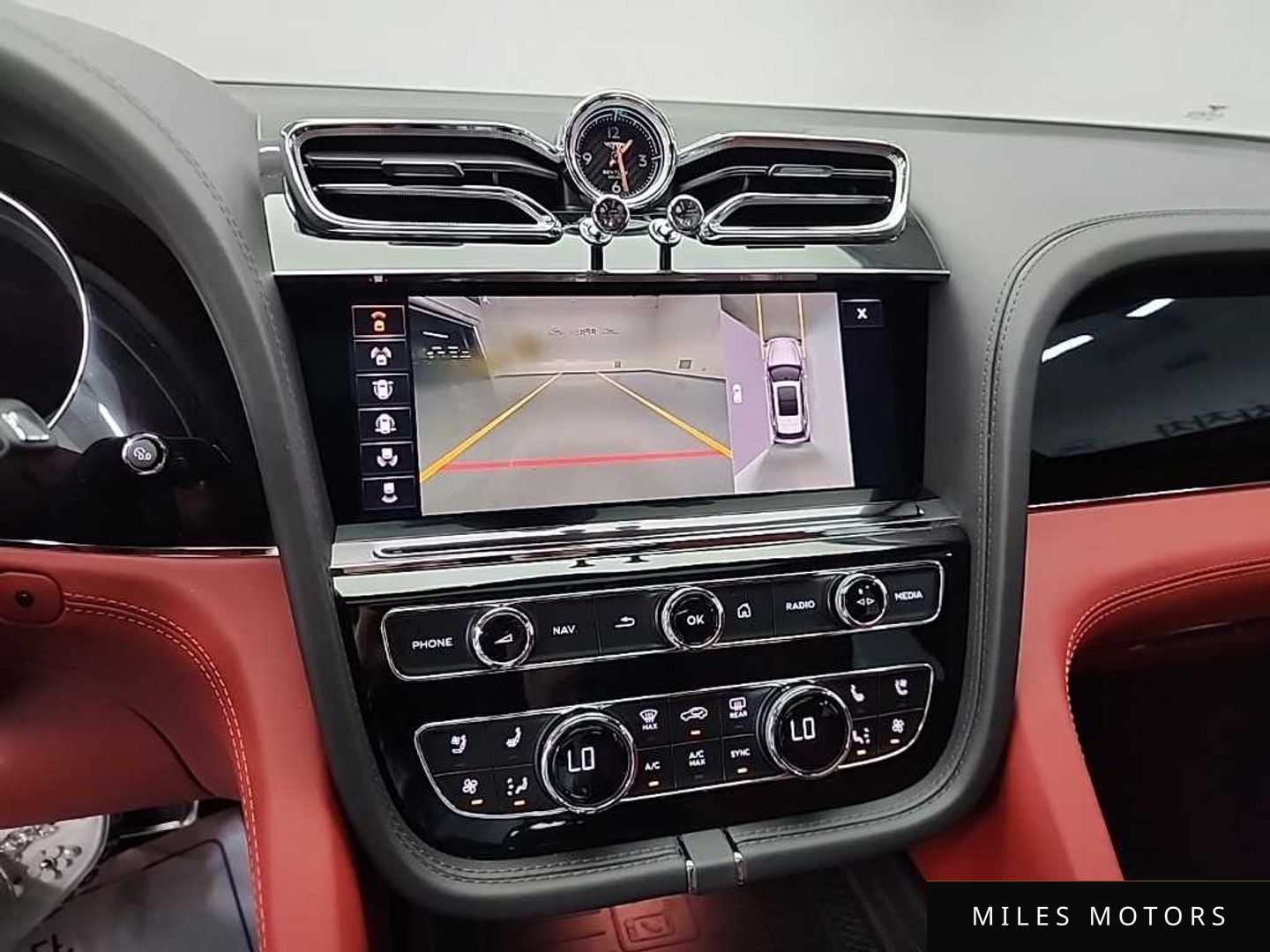 Bentley Bentayga 2022 — миниатюра 11