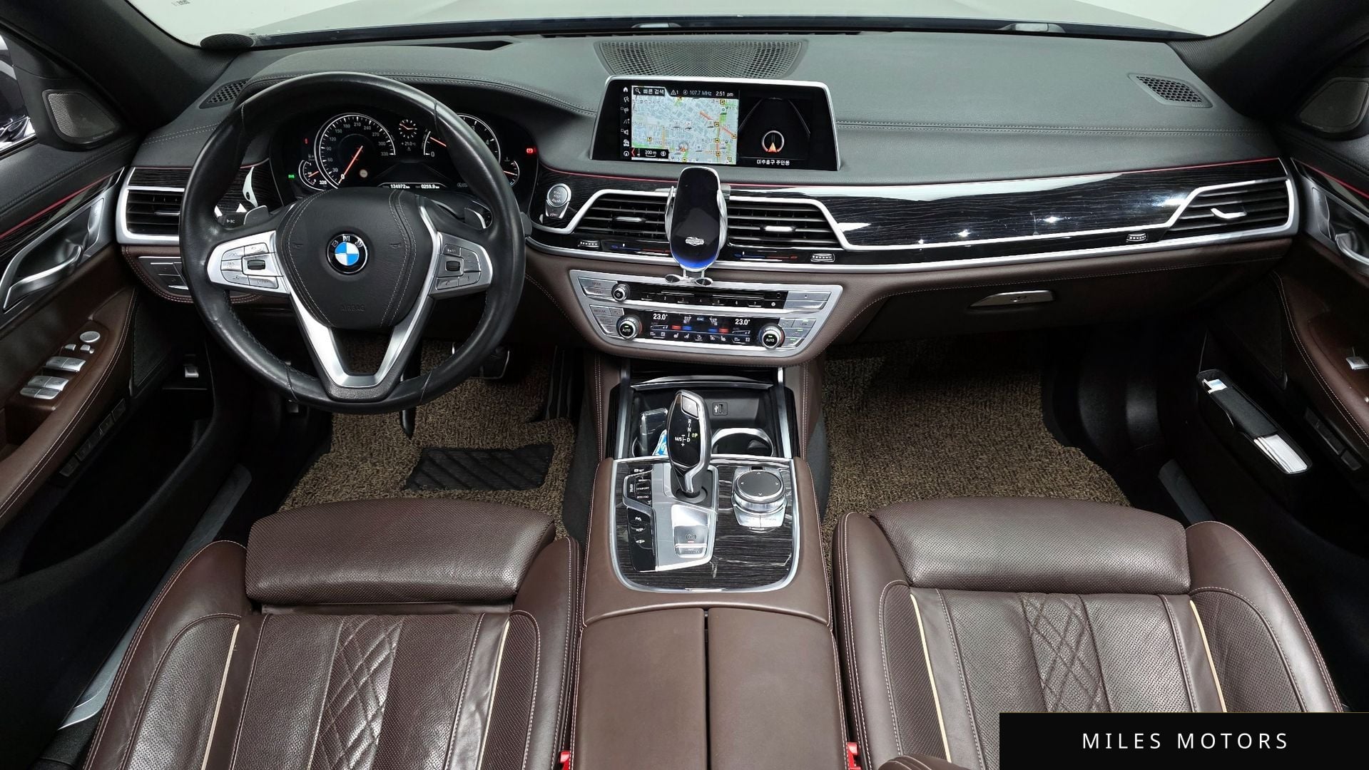 BMW 7 Series (G11) 2018 — миниатюра 7