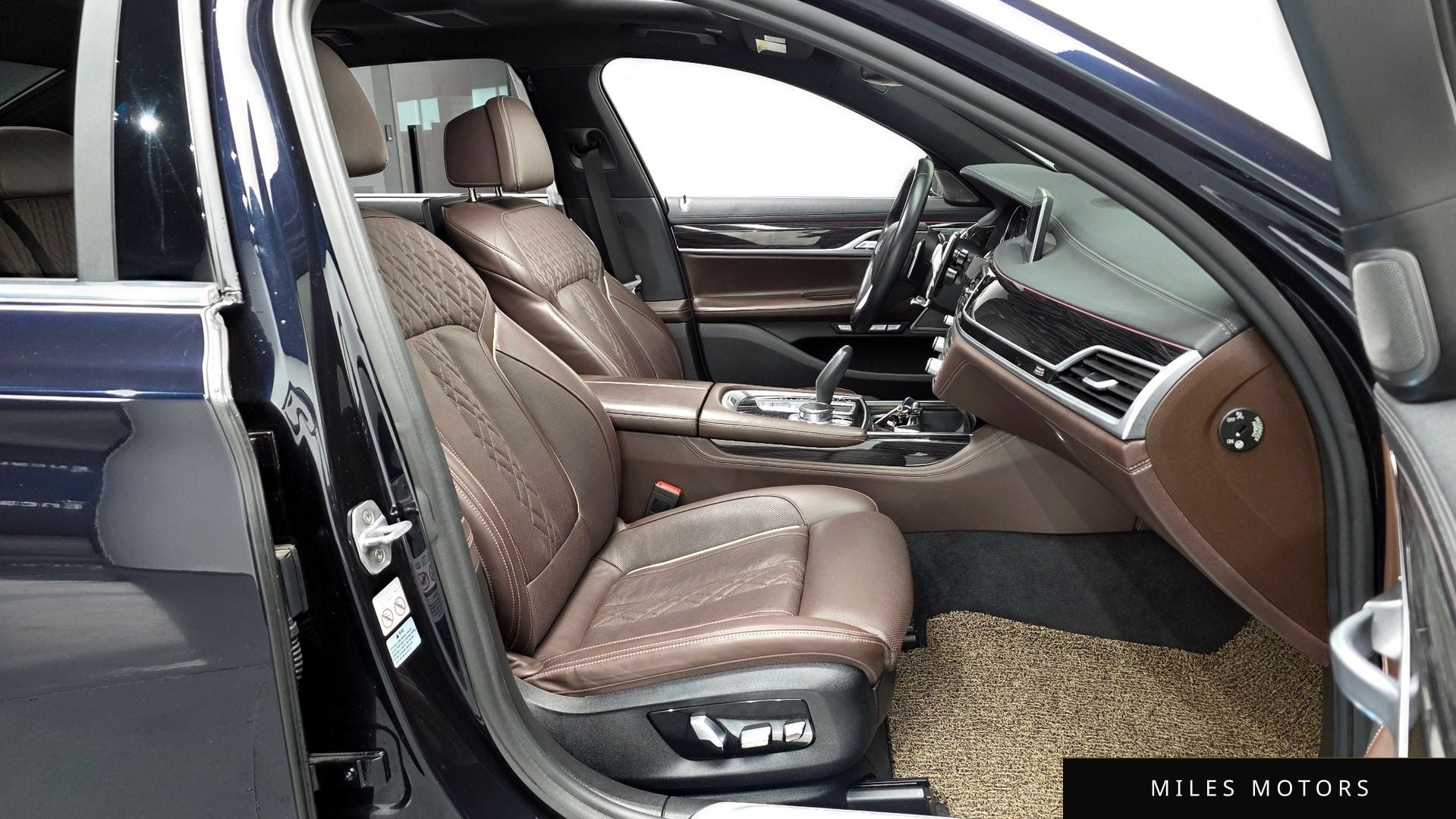 BMW 7 Series (G11) 2018 — миниатюра 11