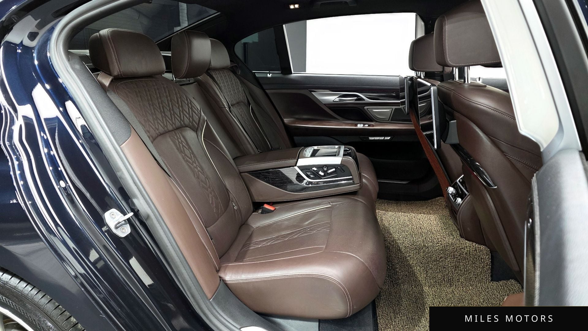 BMW 7 Series (G11) 2018 — миниатюра 12