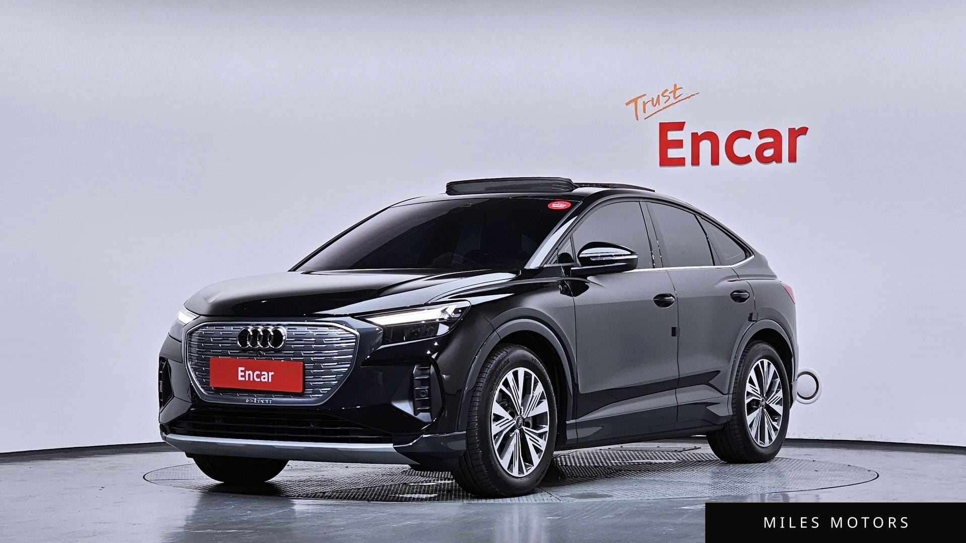 Audi Q4 e-tron 2025 — фото 1 из 12