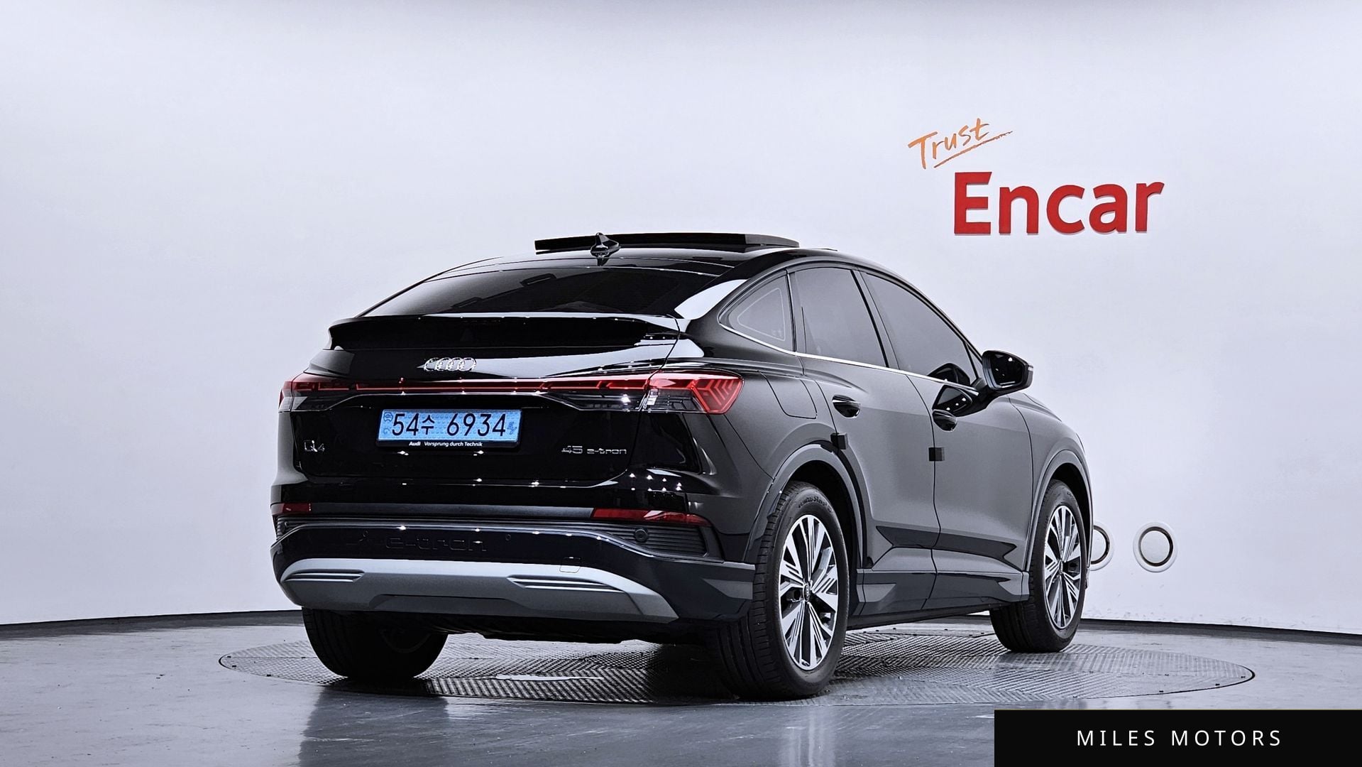 Audi Q4 e-tron 2025 — миниатюра 2