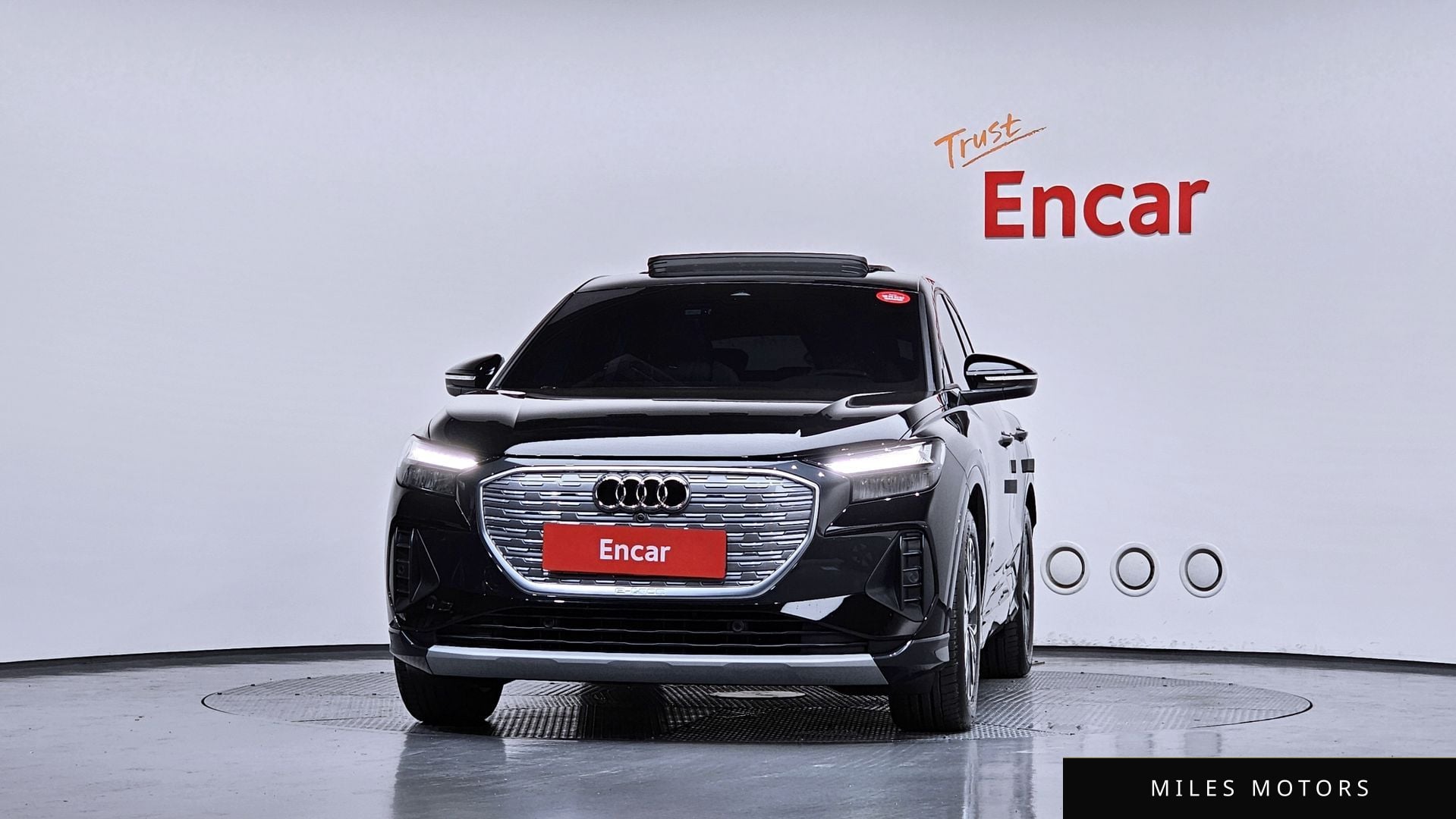 Audi Q4 e-tron 2025 — миниатюра 3