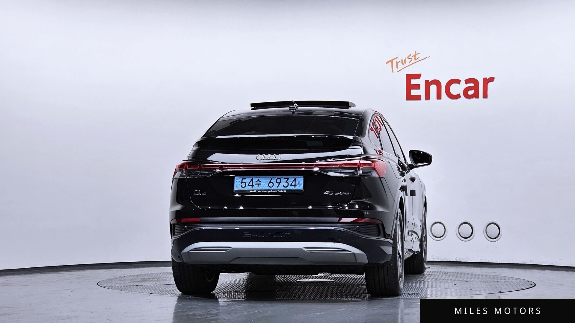 Audi Q4 e-tron 2025 — миниатюра 4