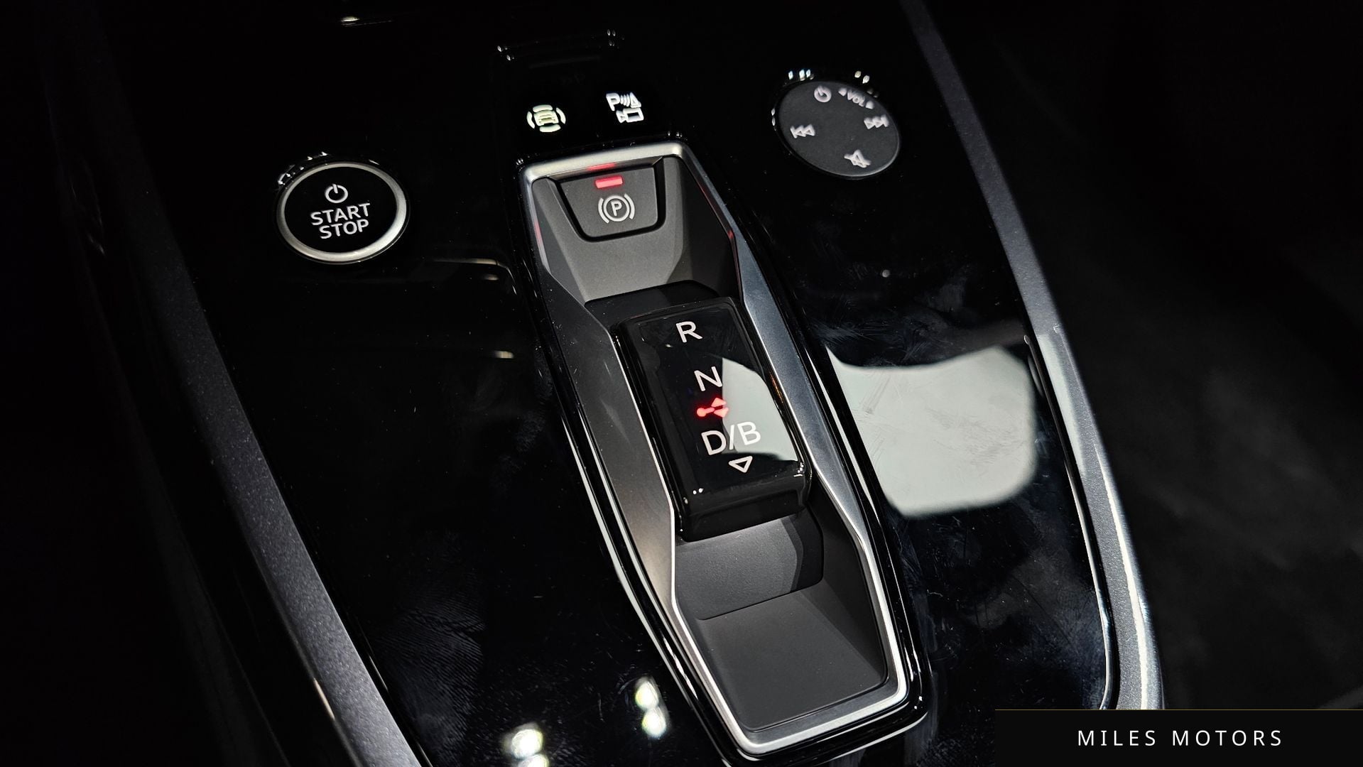 Audi Q4 e-tron 2025 — миниатюра 12