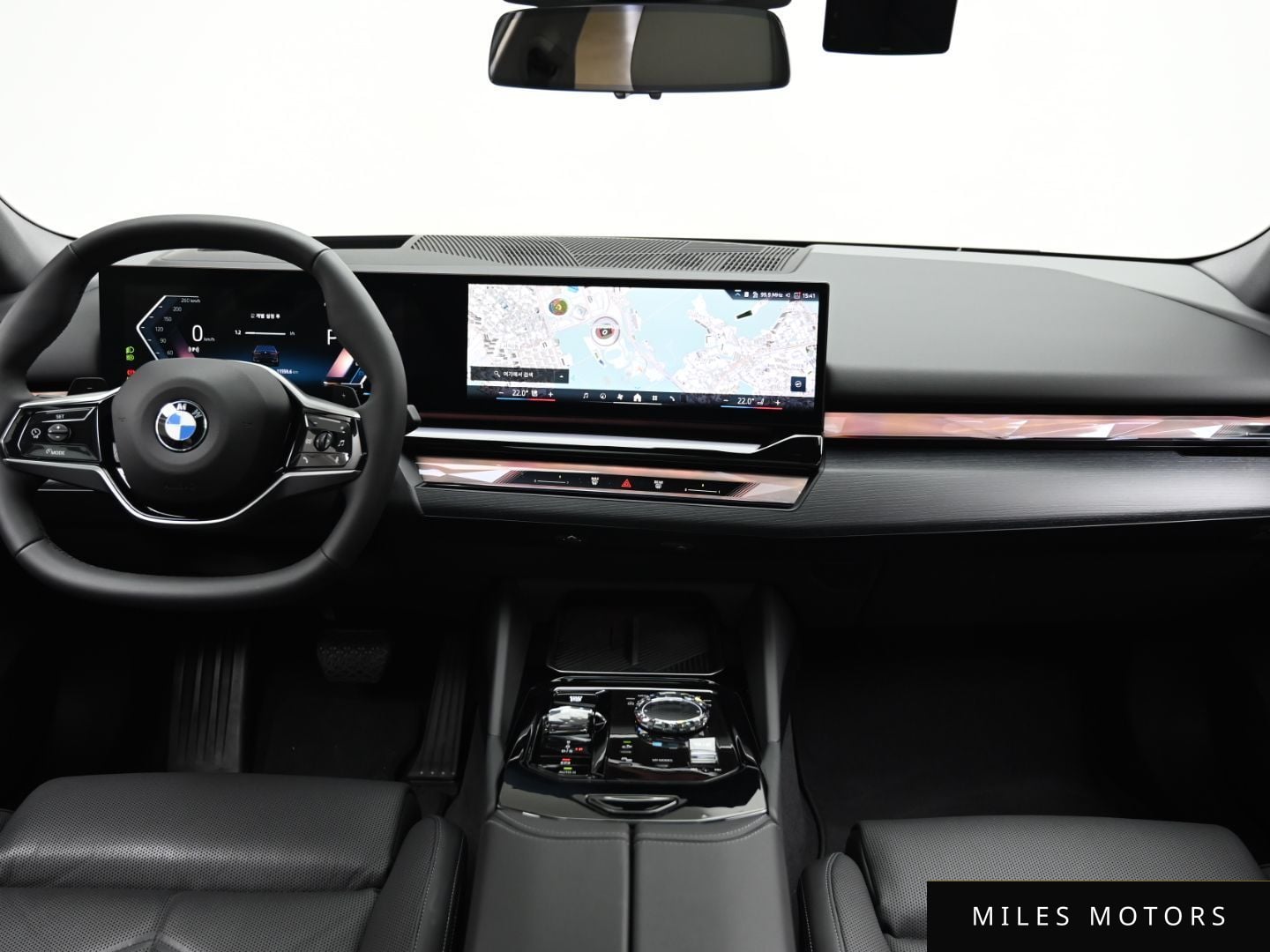 BMW 5 Series (G60) 2025 — миниатюра 7