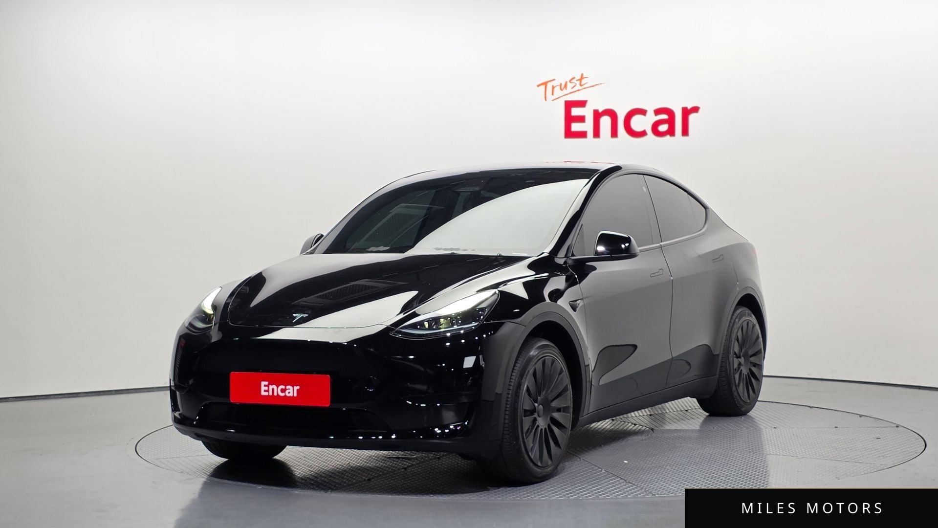 Tesla Model Y 2024 — фото 1 из 12
