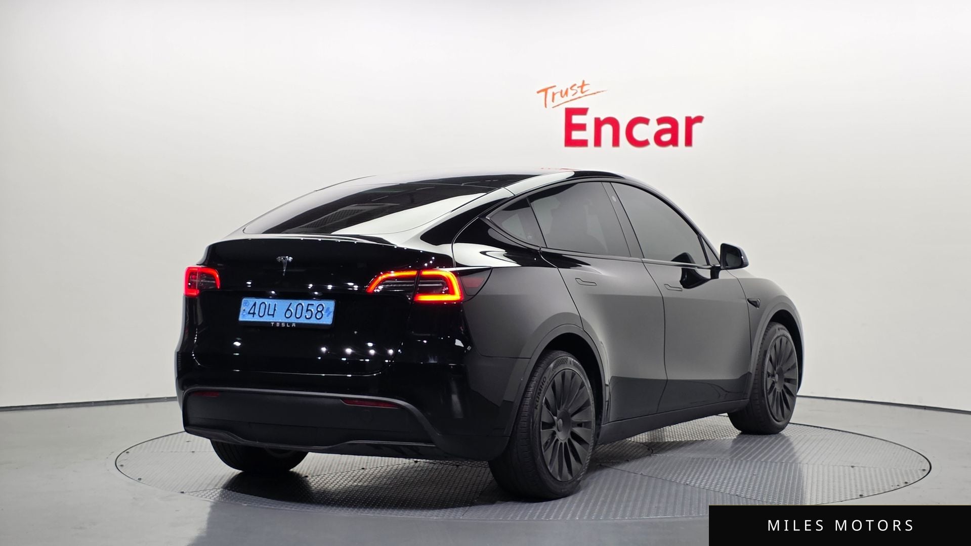 Tesla Model Y 2024 — миниатюра 2
