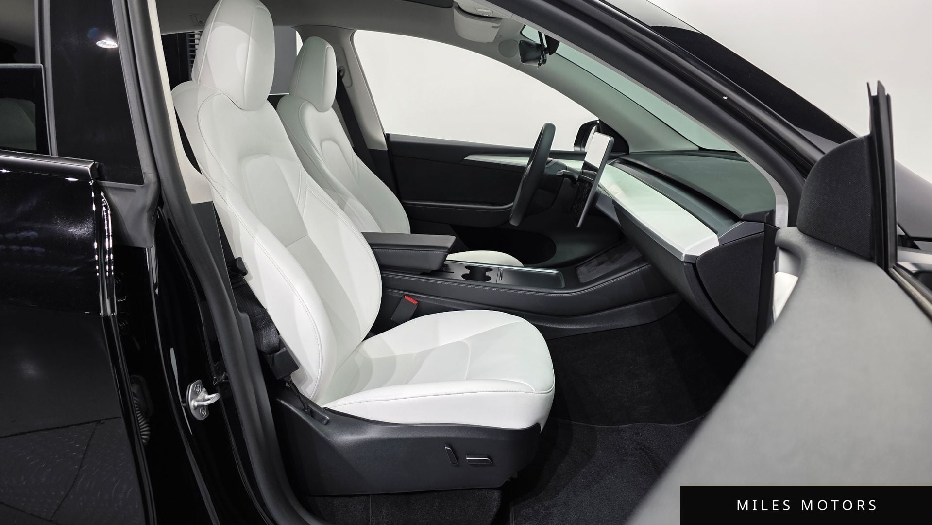 Tesla Model Y 2024 — миниатюра 11