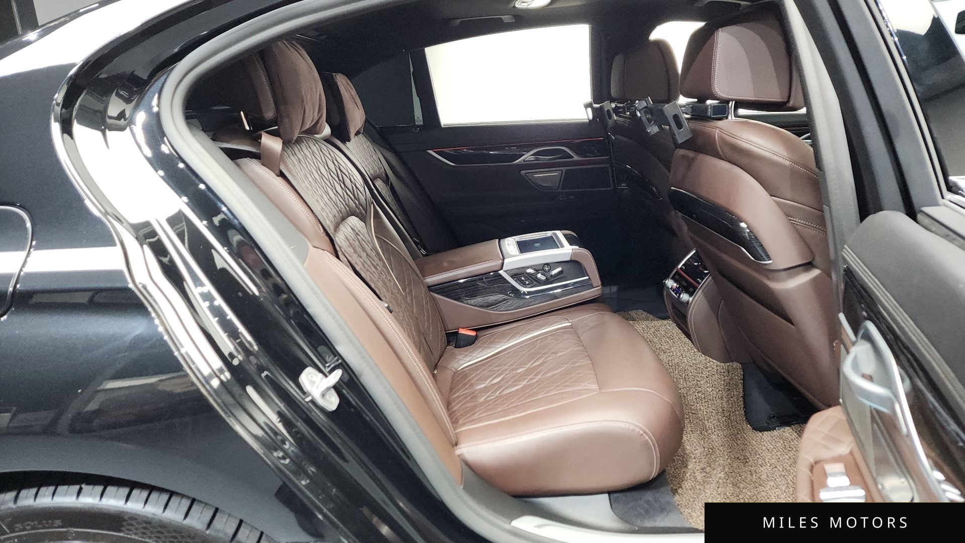 BMW 7 Series (G11) 2020 — миниатюра 11