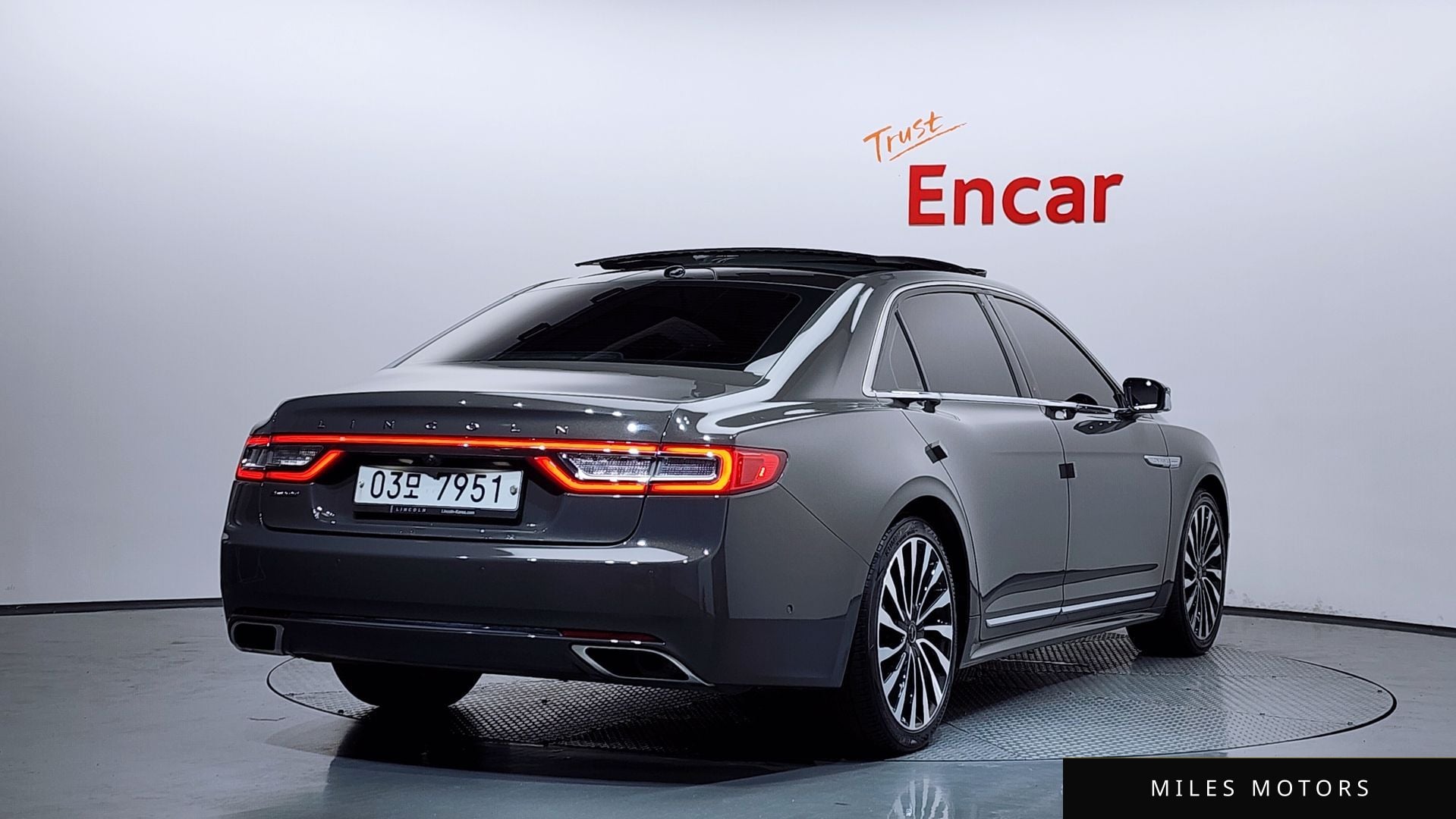 Lincoln Continental 2017 — миниатюра 2