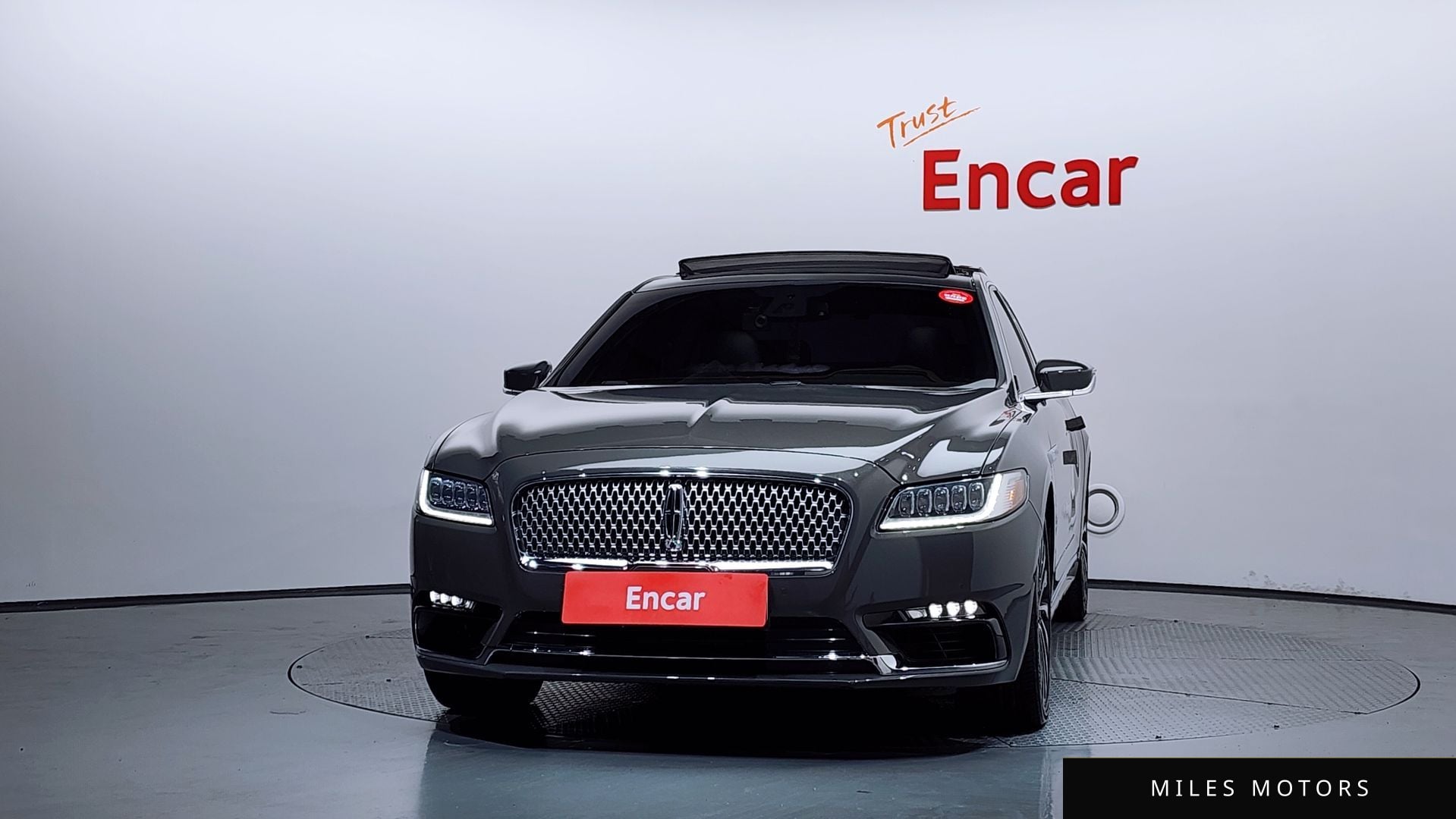 Lincoln Continental 2017 — миниатюра 3