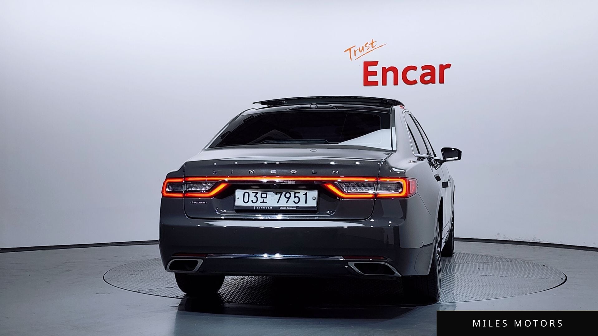 Lincoln Continental 2017 — миниатюра 4