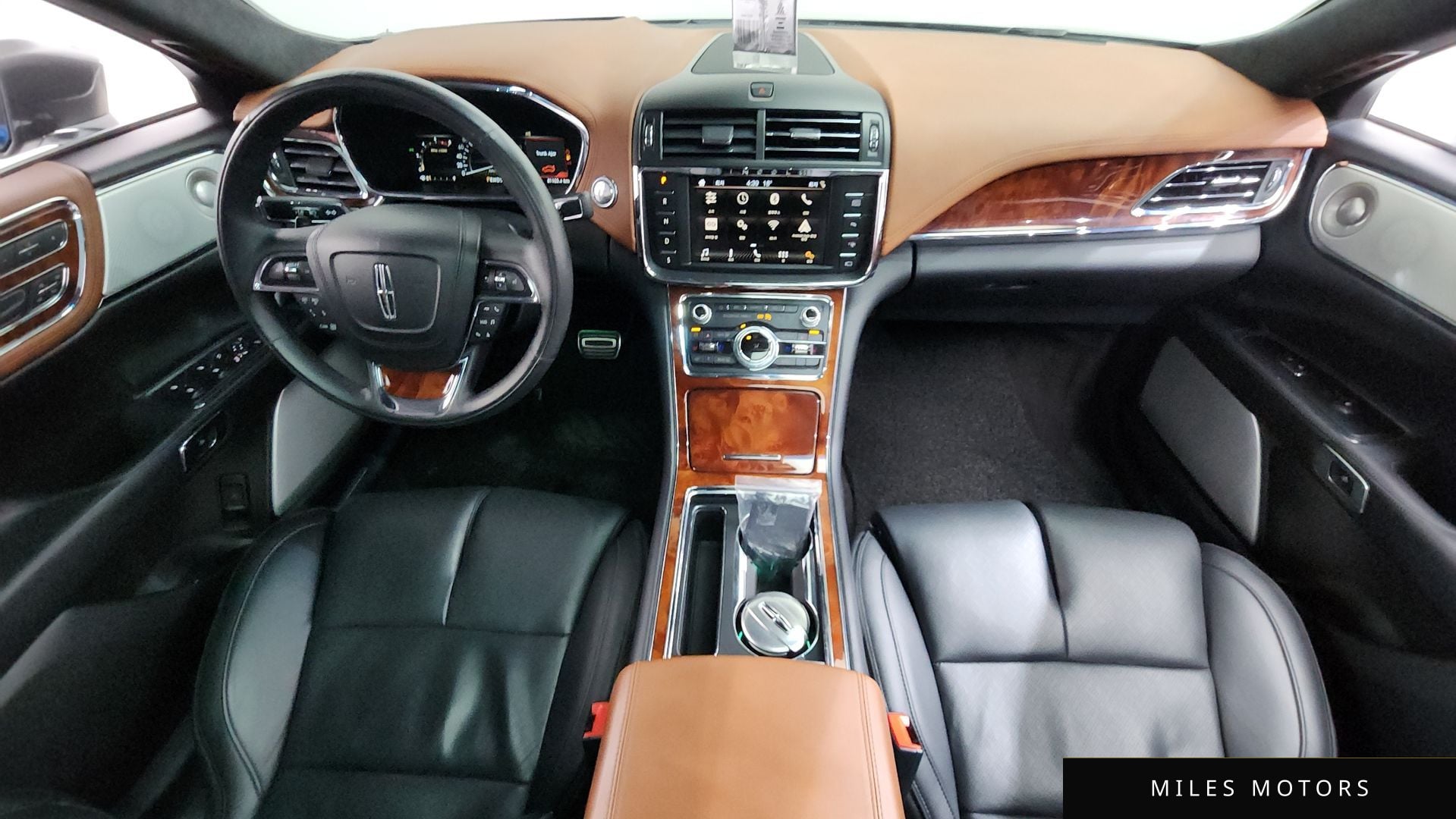 Lincoln Continental 2017 — миниатюра 10