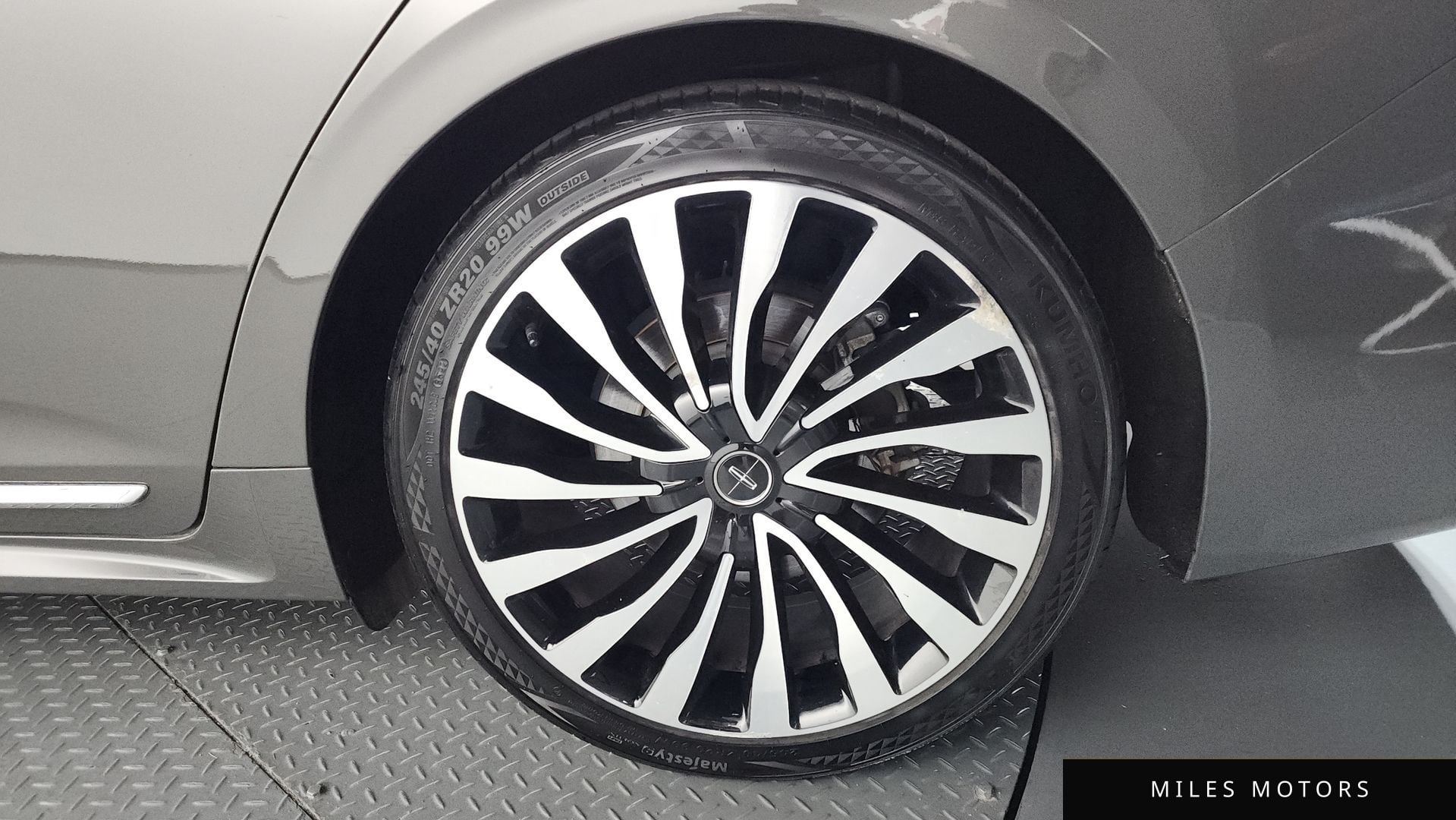 Lincoln Continental 2017 — миниатюра 7