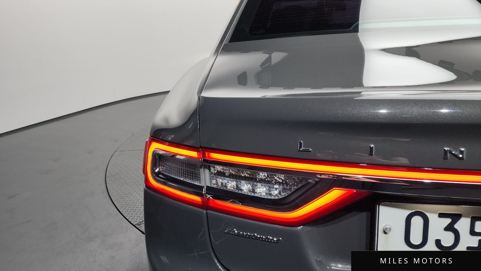 Lincoln Continental 2017 — миниатюра 9
