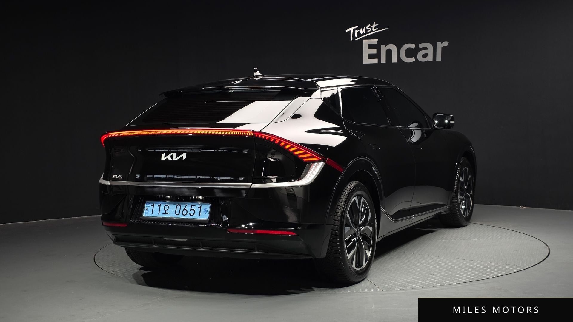 Kia EV6 2023 — миниатюра 2