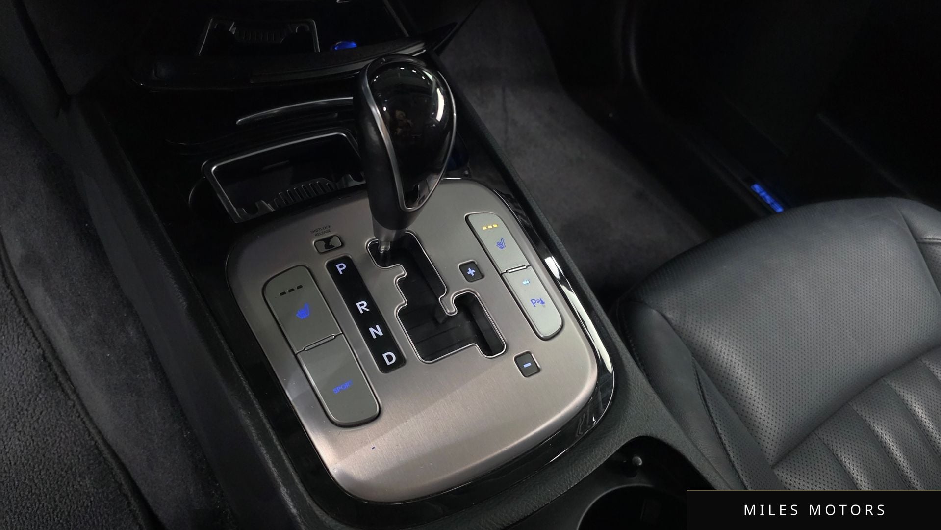 Hyundai Genesis 2012 — миниатюра 9
